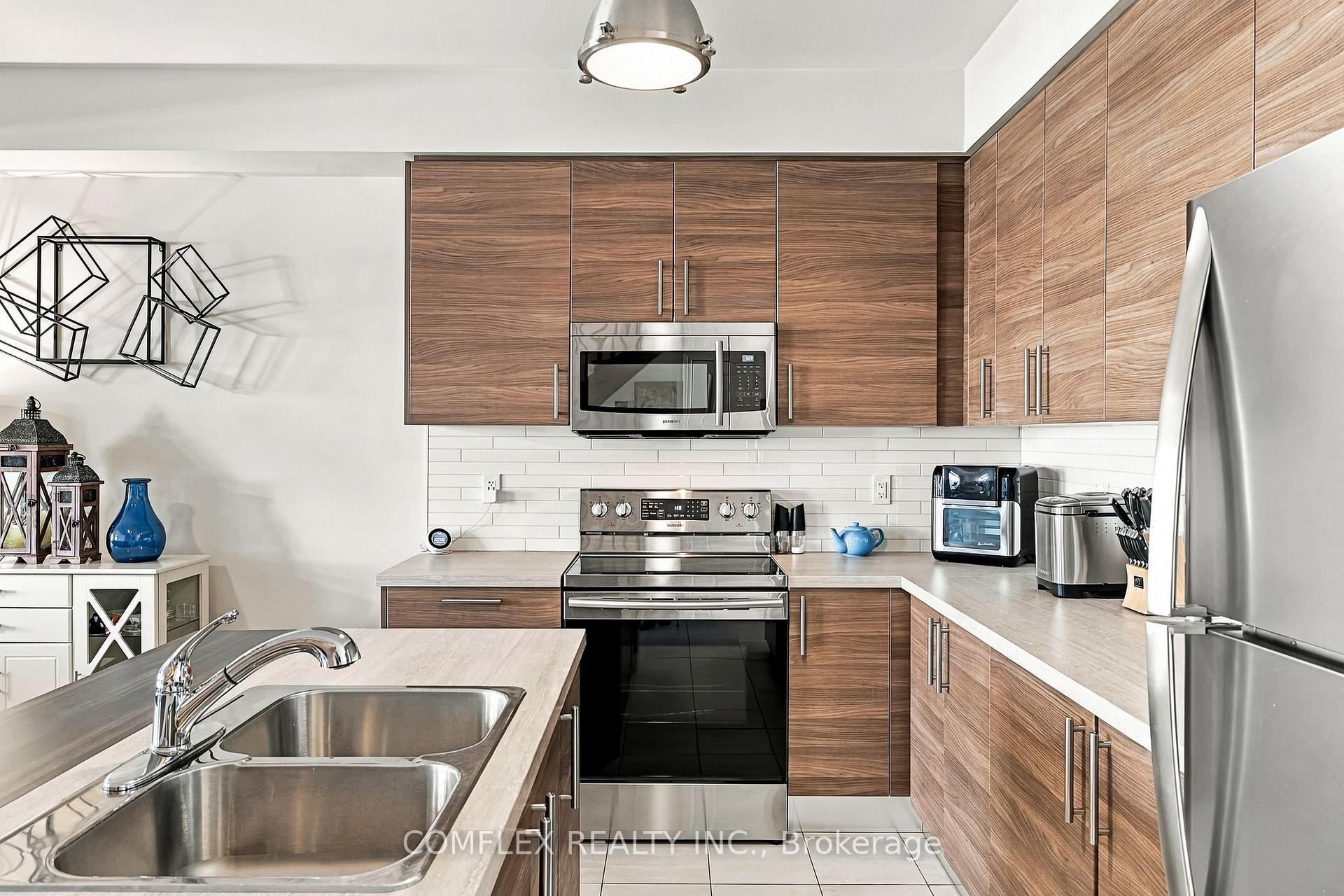 Photo 11 of 61 Lyle Drive, Clarington, Bowmanville — HOMEH