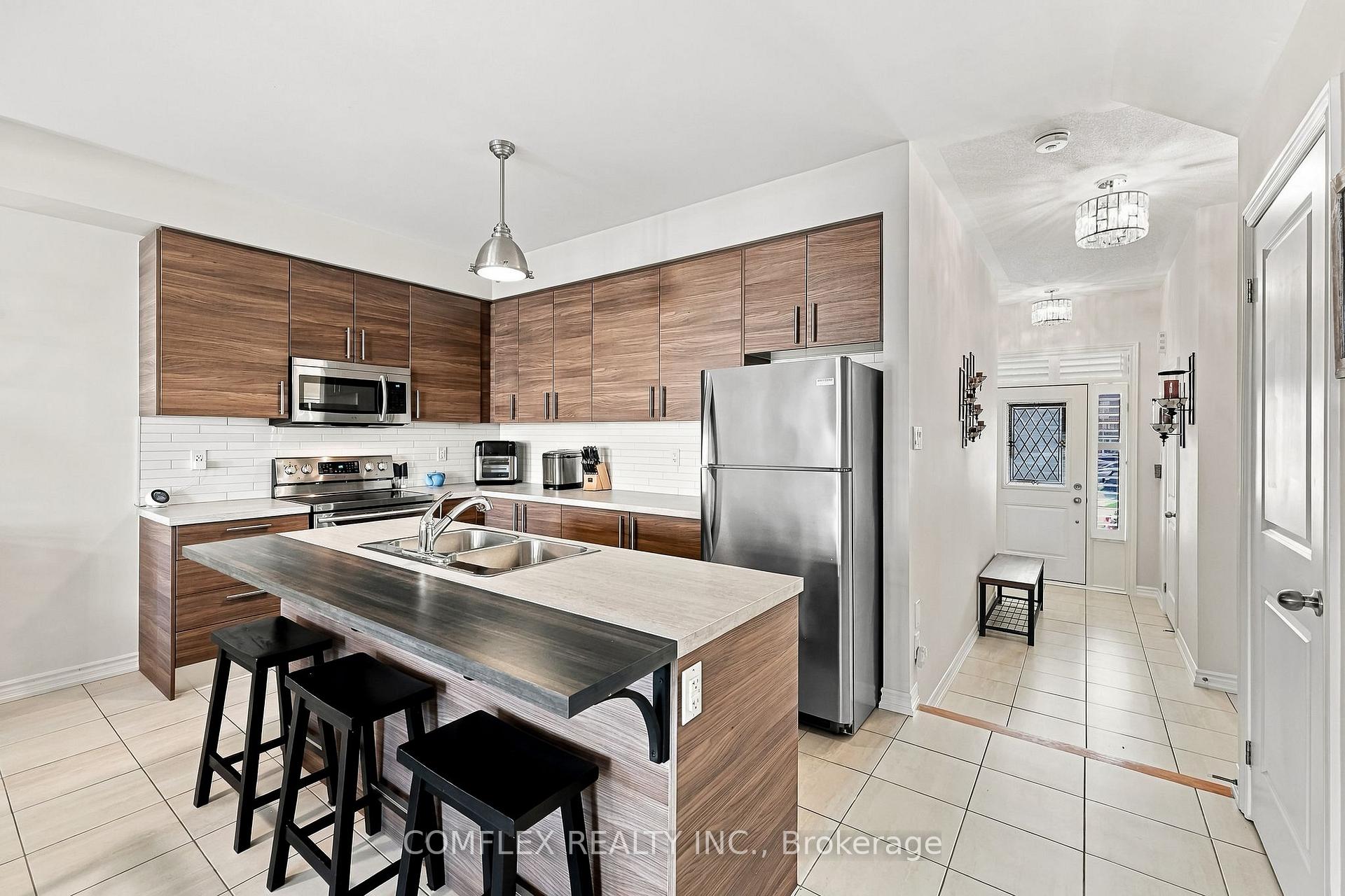 Photo 12 of 61 Lyle Drive, Clarington, Bowmanville — HOMEH