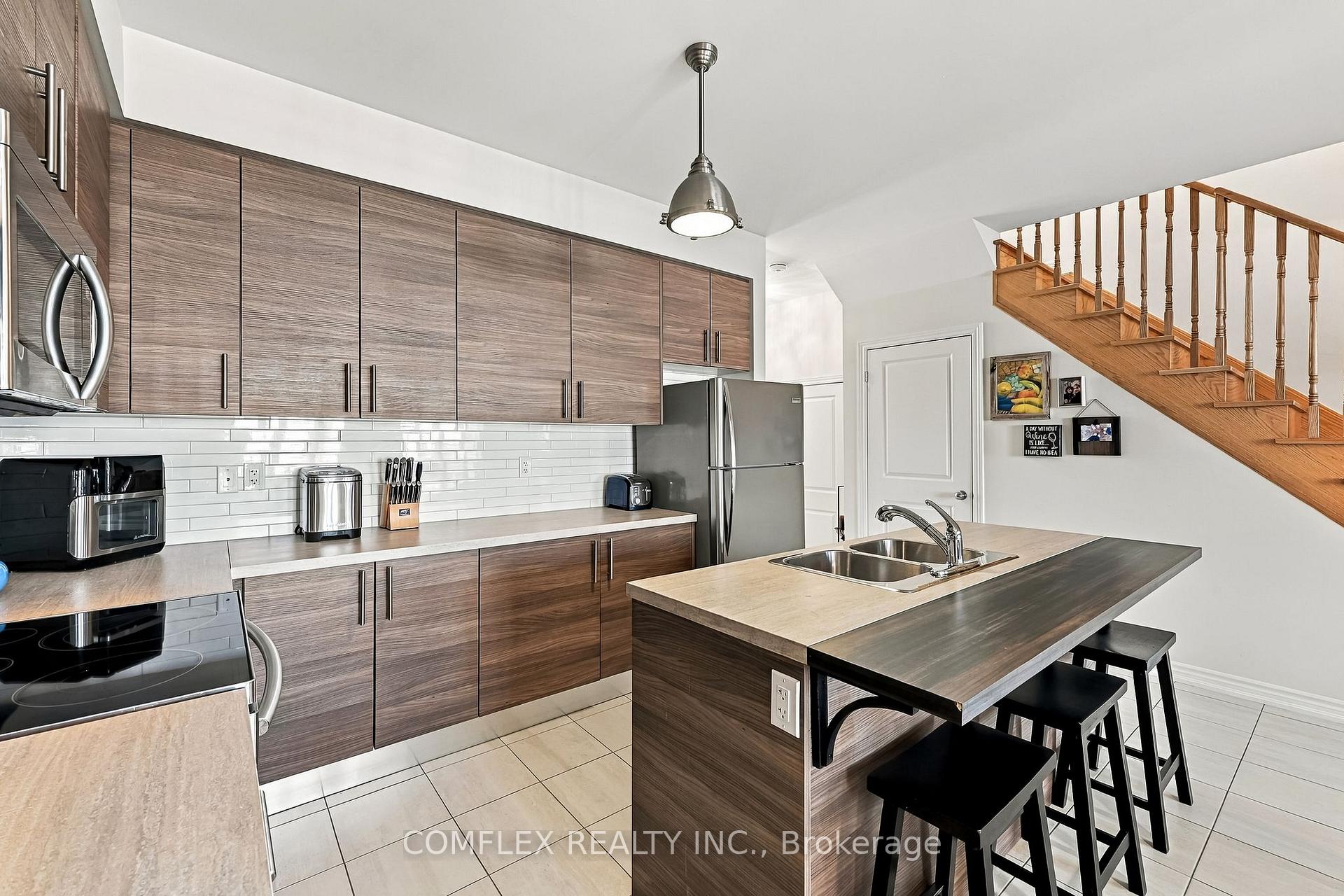 Photo 13 of 61 Lyle Drive, Clarington, Bowmanville — HOMEH