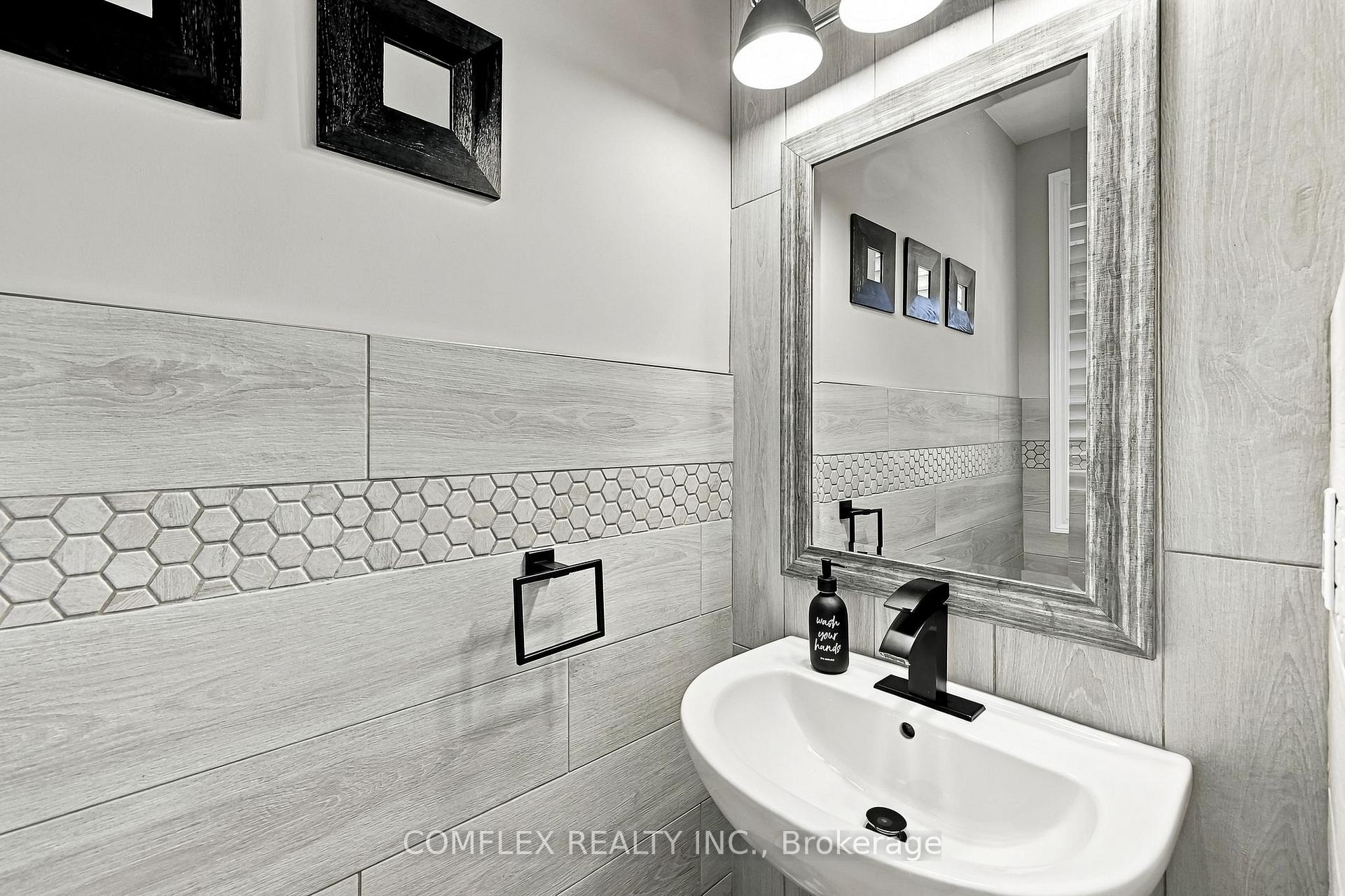 Photo 24 of 61 Lyle Drive, Clarington, Bowmanville — HOMEH