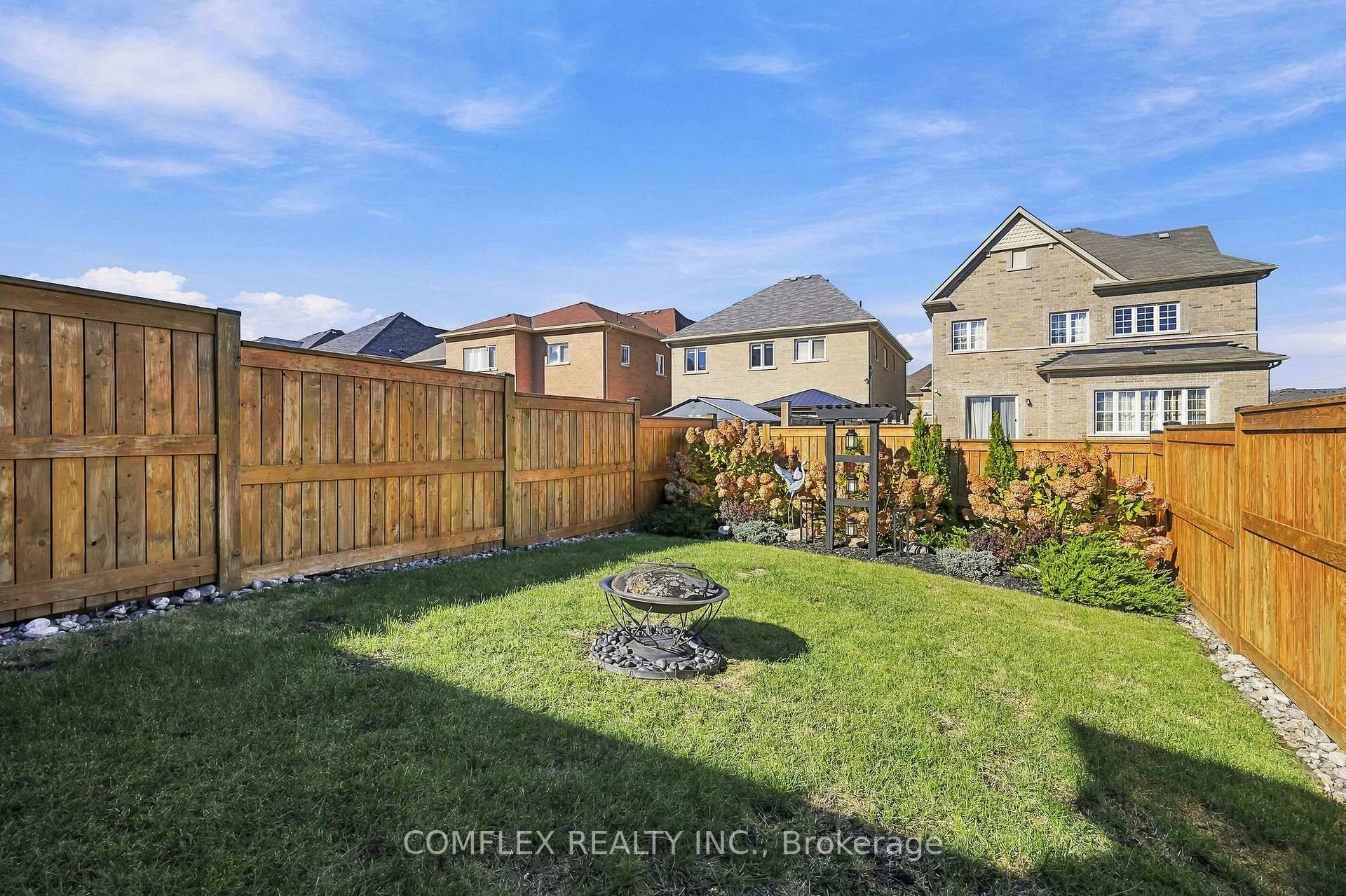Photo 36 of 61 Lyle Drive, Clarington, Bowmanville — HOMEH