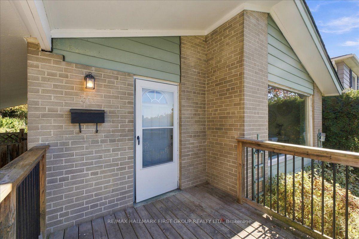 Photo 3 of 867 Chapleau Drive, Pickering, Bay Ridges — HOMEH