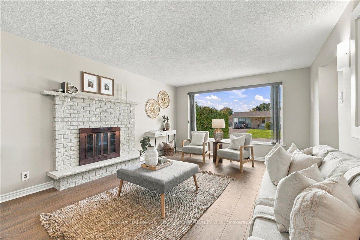 Photo 6 of 867 Chapleau Drive, Pickering, Bay Ridges — HOMEH