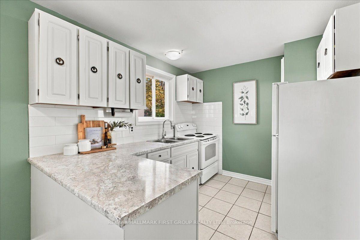 Photo 10 of 867 Chapleau Drive, Pickering, Bay Ridges — HOMEH