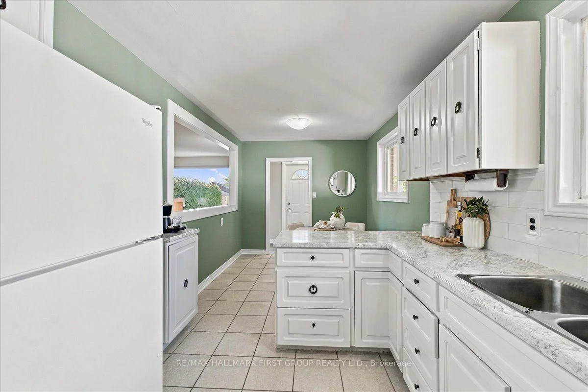 Photo 13 of 867 Chapleau Drive, Pickering, Bay Ridges — HOMEH
