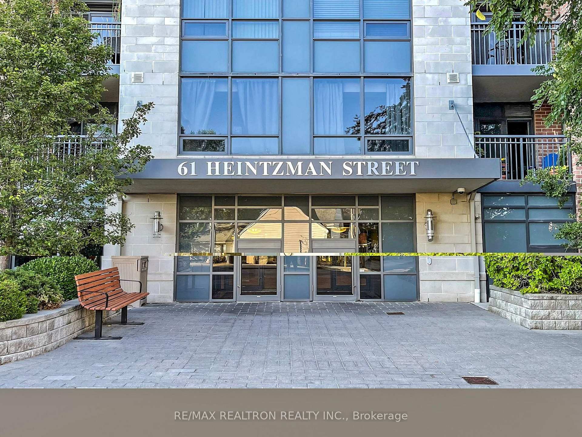 Photo 3 of Unit PH1610, 61 Heintzman Street, Toronto, Junction Area — HOMEH