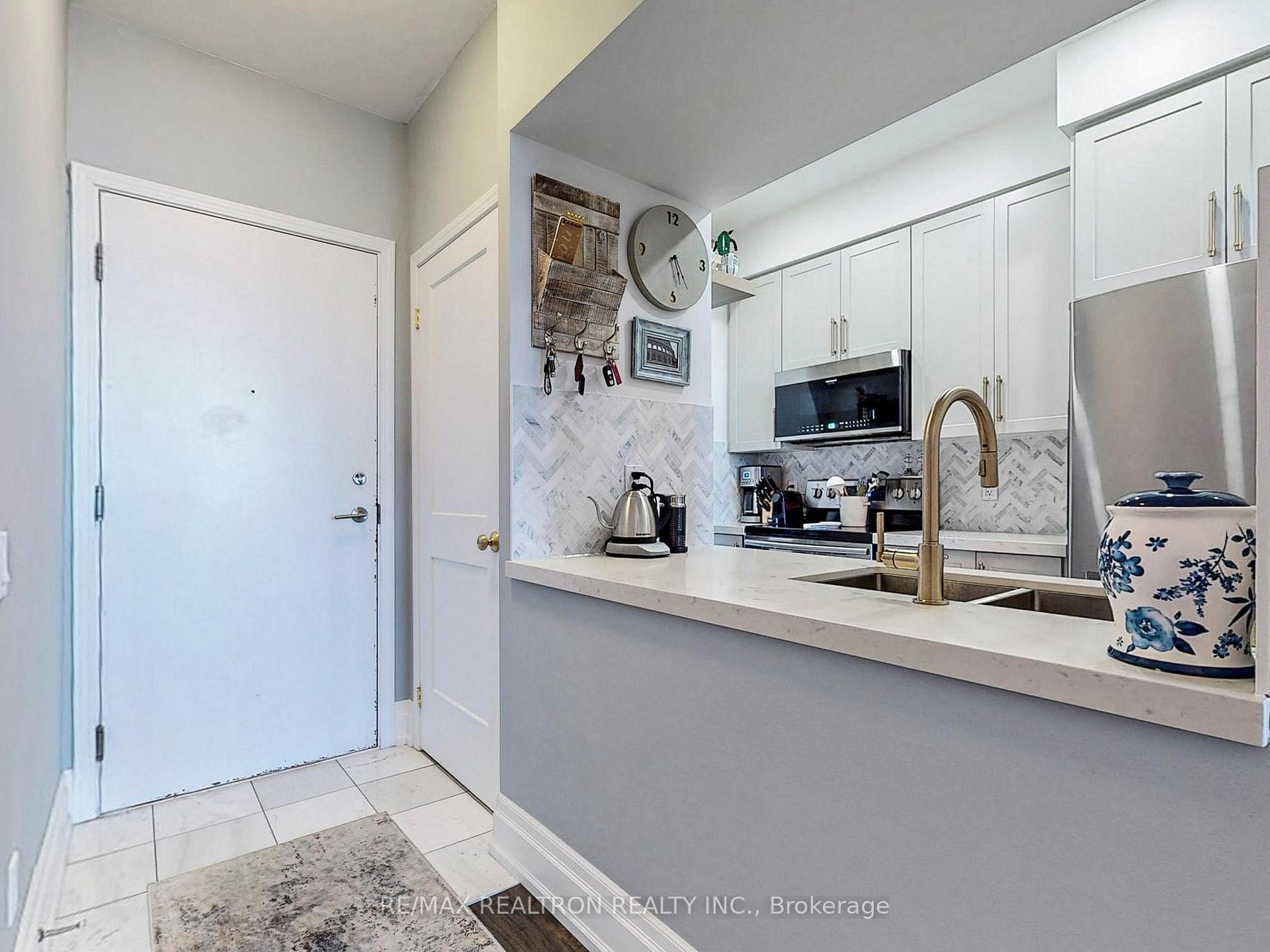 Photo 11 of Unit PH1610, 61 Heintzman Street, Toronto, Junction Area — HOMEH