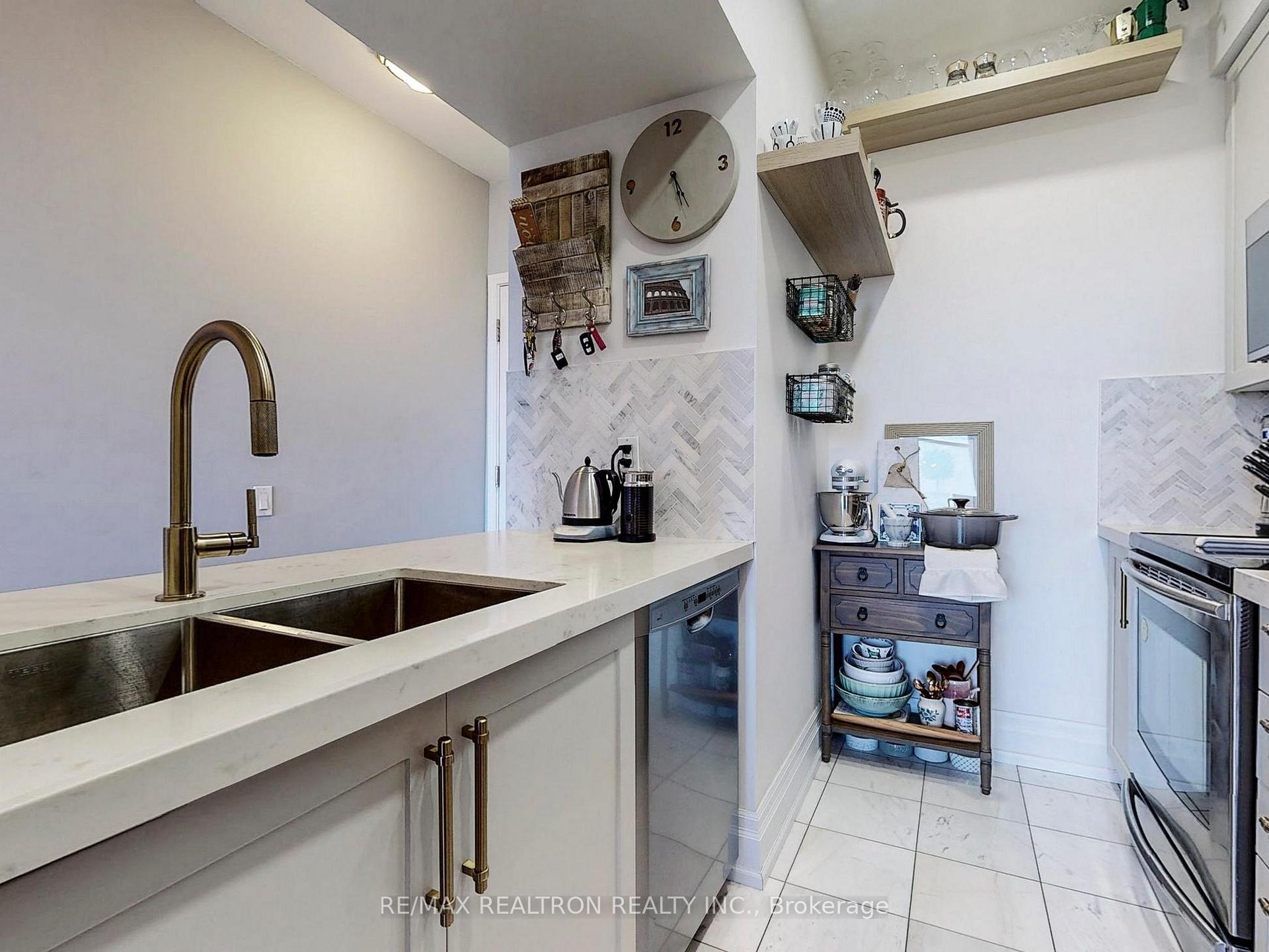 Photo 13 of Unit PH1610, 61 Heintzman Street, Toronto, Junction Area — HOMEH