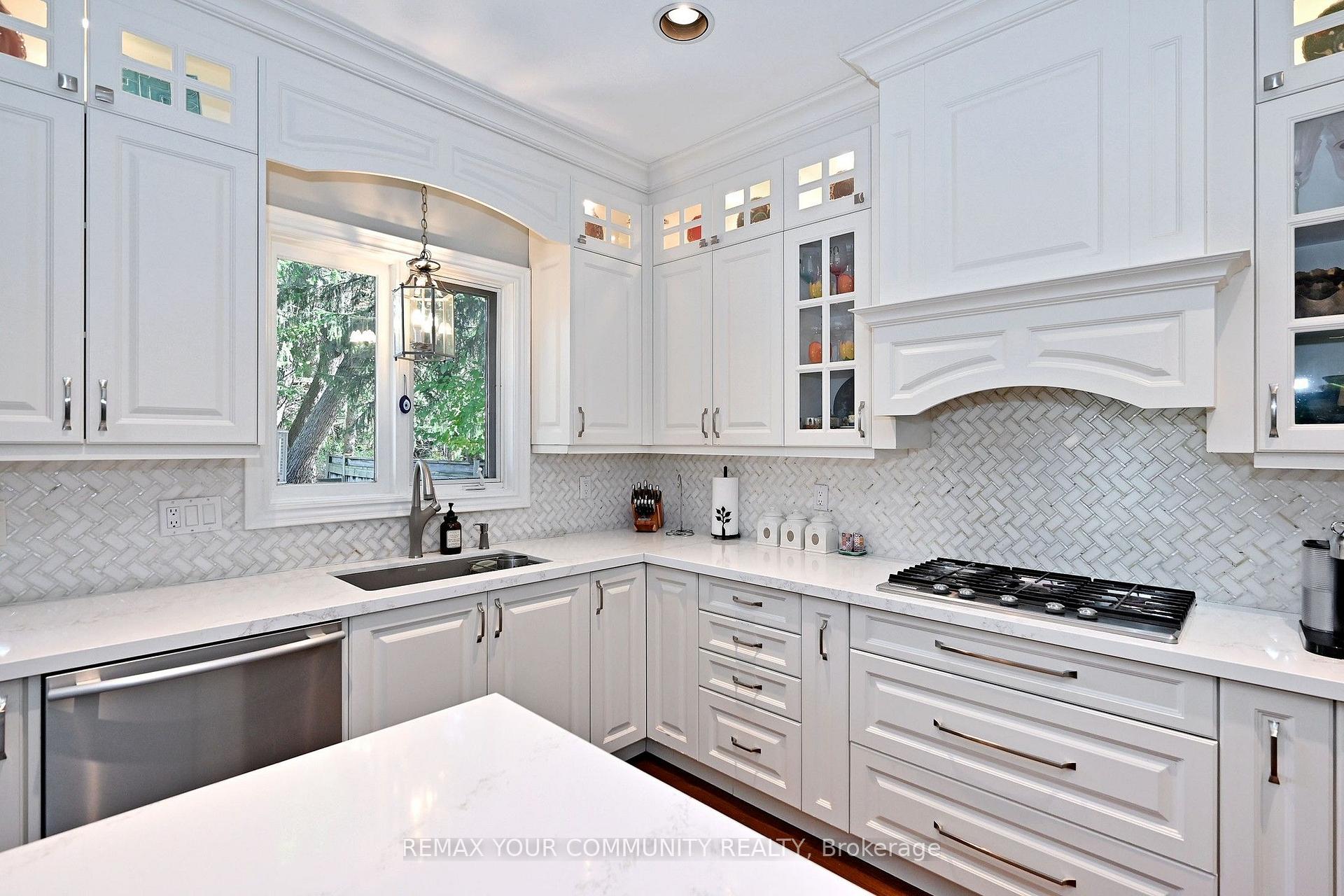 Photo 15 of 73 Sprucewood Drive E, Markham, Thornhill — HOMEH