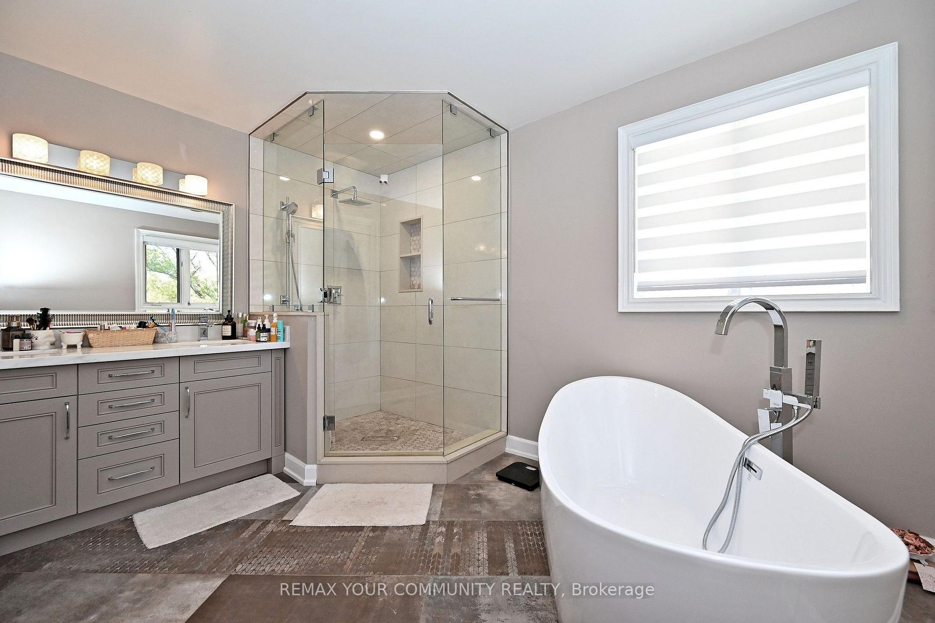 Photo 25 of 73 Sprucewood Drive E, Markham, Thornhill — HOMEH