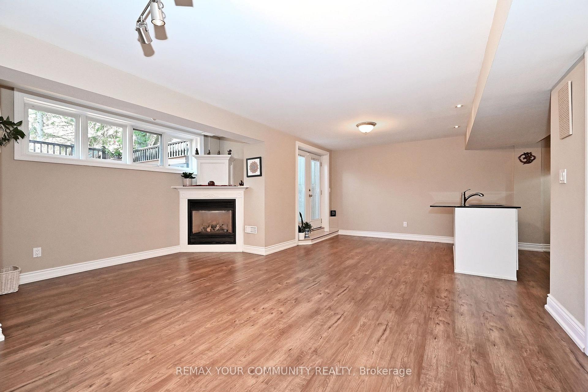 Photo 34 of 73 Sprucewood Drive E, Markham, Thornhill — HOMEH
