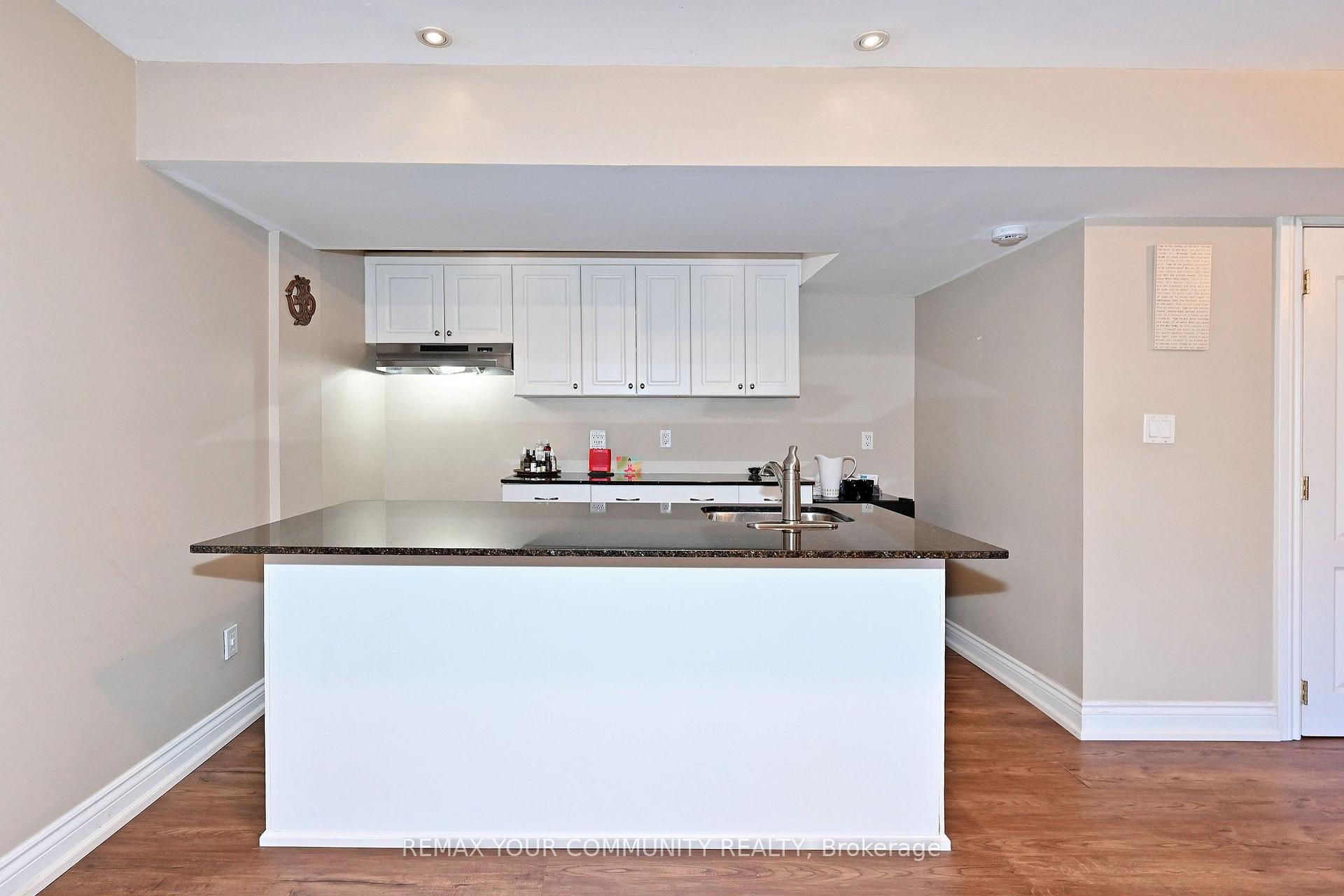 Photo 37 of 73 Sprucewood Drive E, Markham, Thornhill — HOMEH