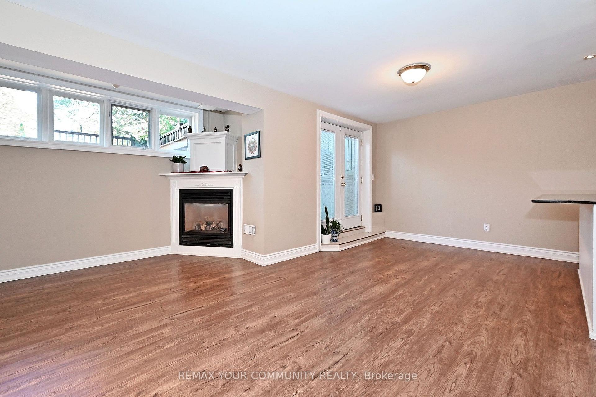 Photo 38 of 73 Sprucewood Drive E, Markham, Thornhill — HOMEH