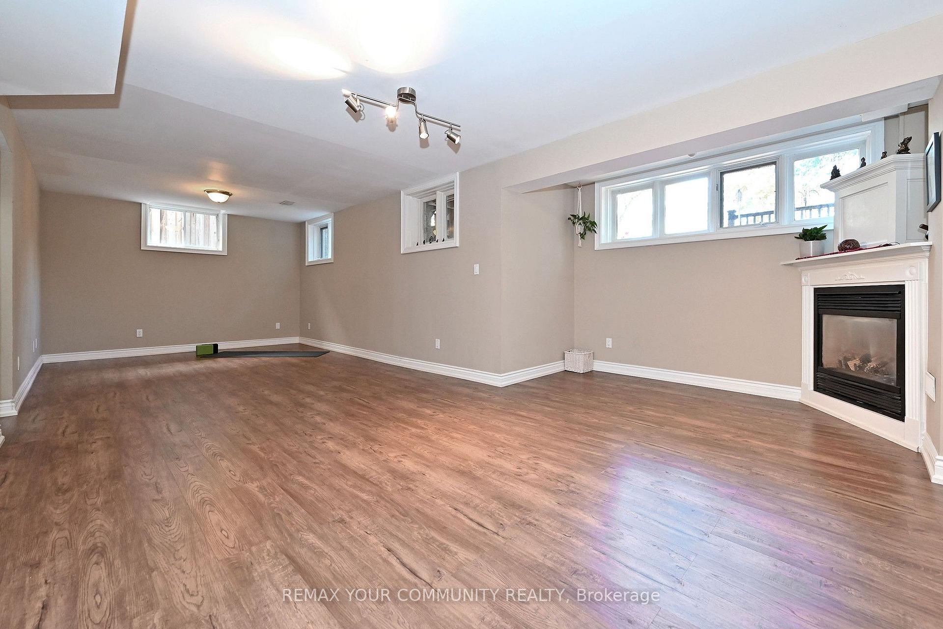 Photo 39 of 73 Sprucewood Drive E, Markham, Thornhill — HOMEH