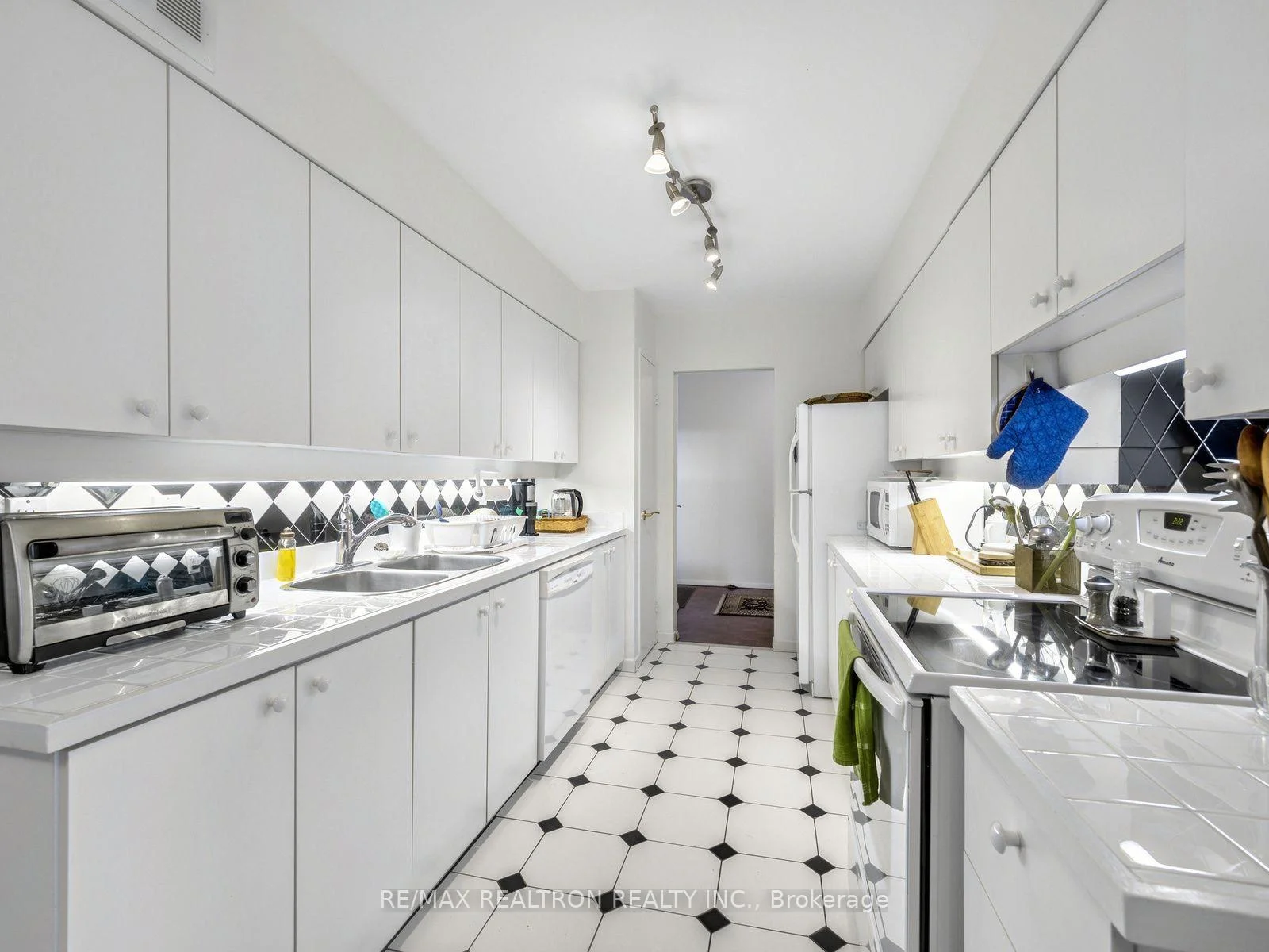 Photo 30 of Unit 1502, 260 Heath Street W, Toronto, Forest Hill South — HOMEH