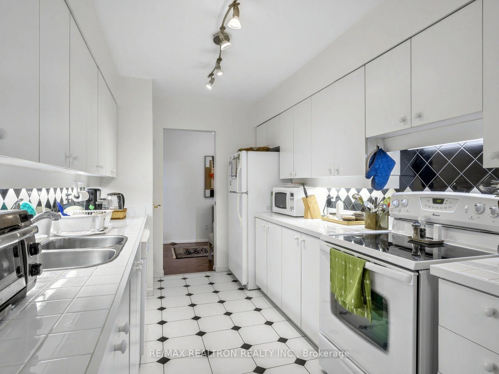 Photo 31 of Unit 1502, 260 Heath Street W, Toronto, Forest Hill South — HOMEH