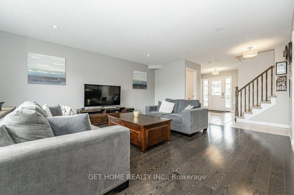 Photo 4 of 131 Hardcastle Drive, Cambridge — HOMEH