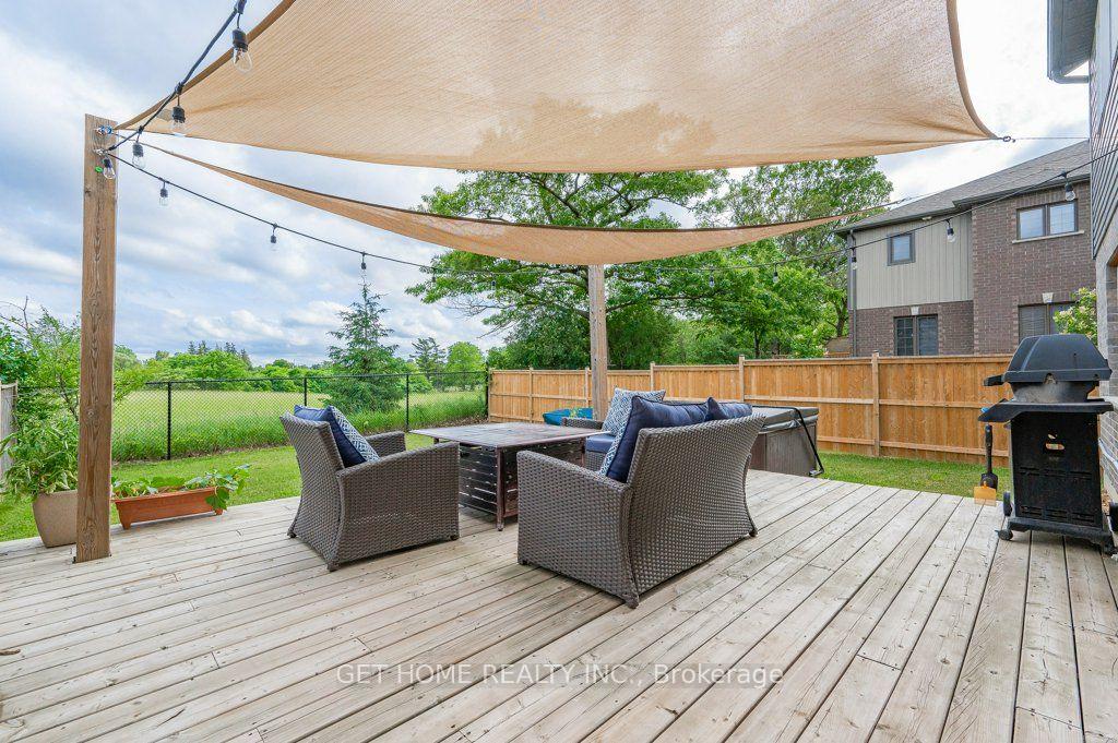 Photo 17 of 131 Hardcastle Drive, Cambridge — HOMEH