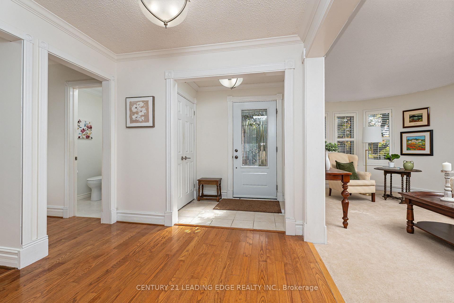 Photo 3 of 126 Tilman Circle, Markham, Markham Village — HOMEH