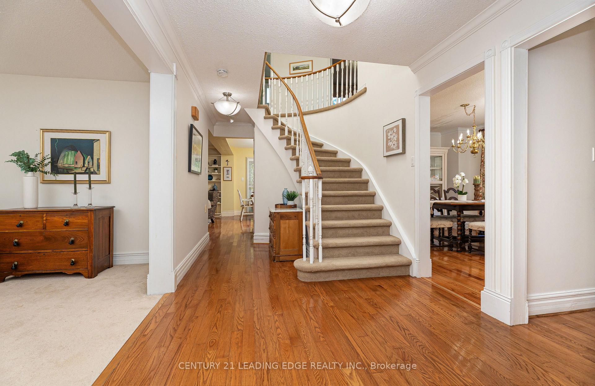 Photo 4 of 126 Tilman Circle, Markham, Markham Village — HOMEH