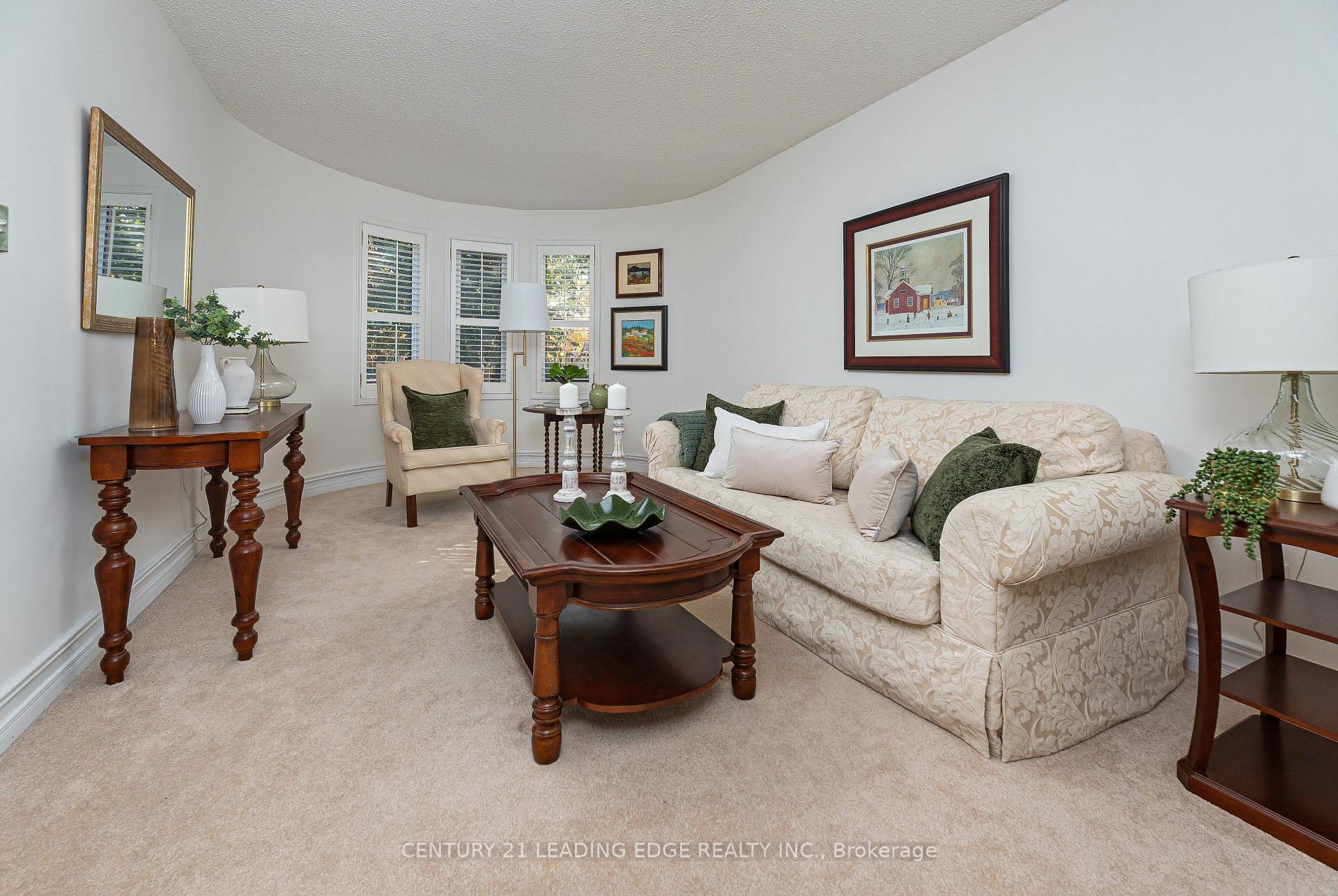 Photo 6 of 126 Tilman Circle, Markham, Markham Village — HOMEH
