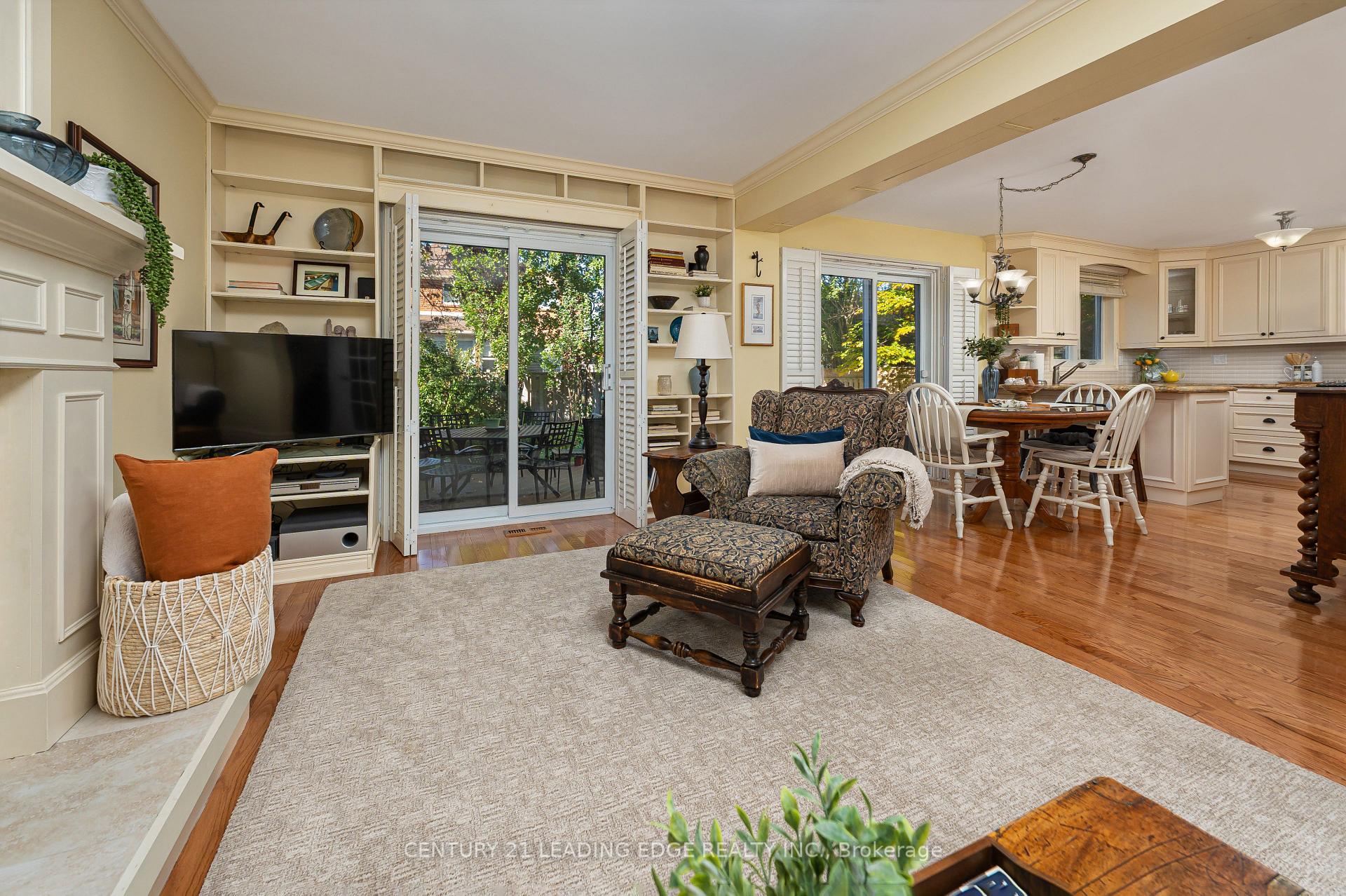 Photo 8 of 126 Tilman Circle, Markham, Markham Village — HOMEH