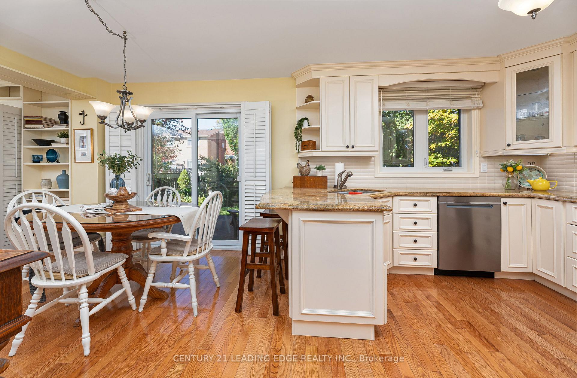 Photo 10 of 126 Tilman Circle, Markham, Markham Village — HOMEH
