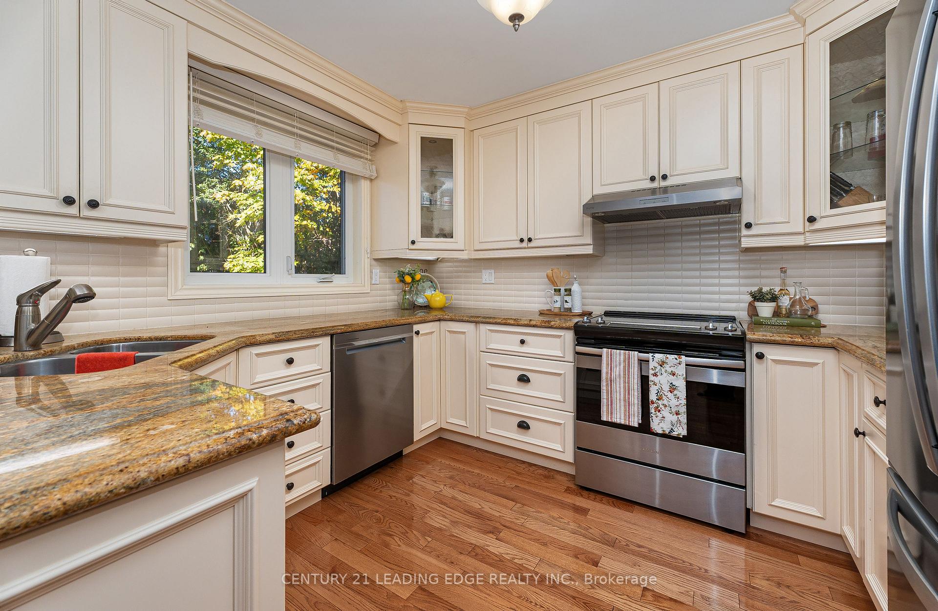 Photo 11 of 126 Tilman Circle, Markham, Markham Village — HOMEH