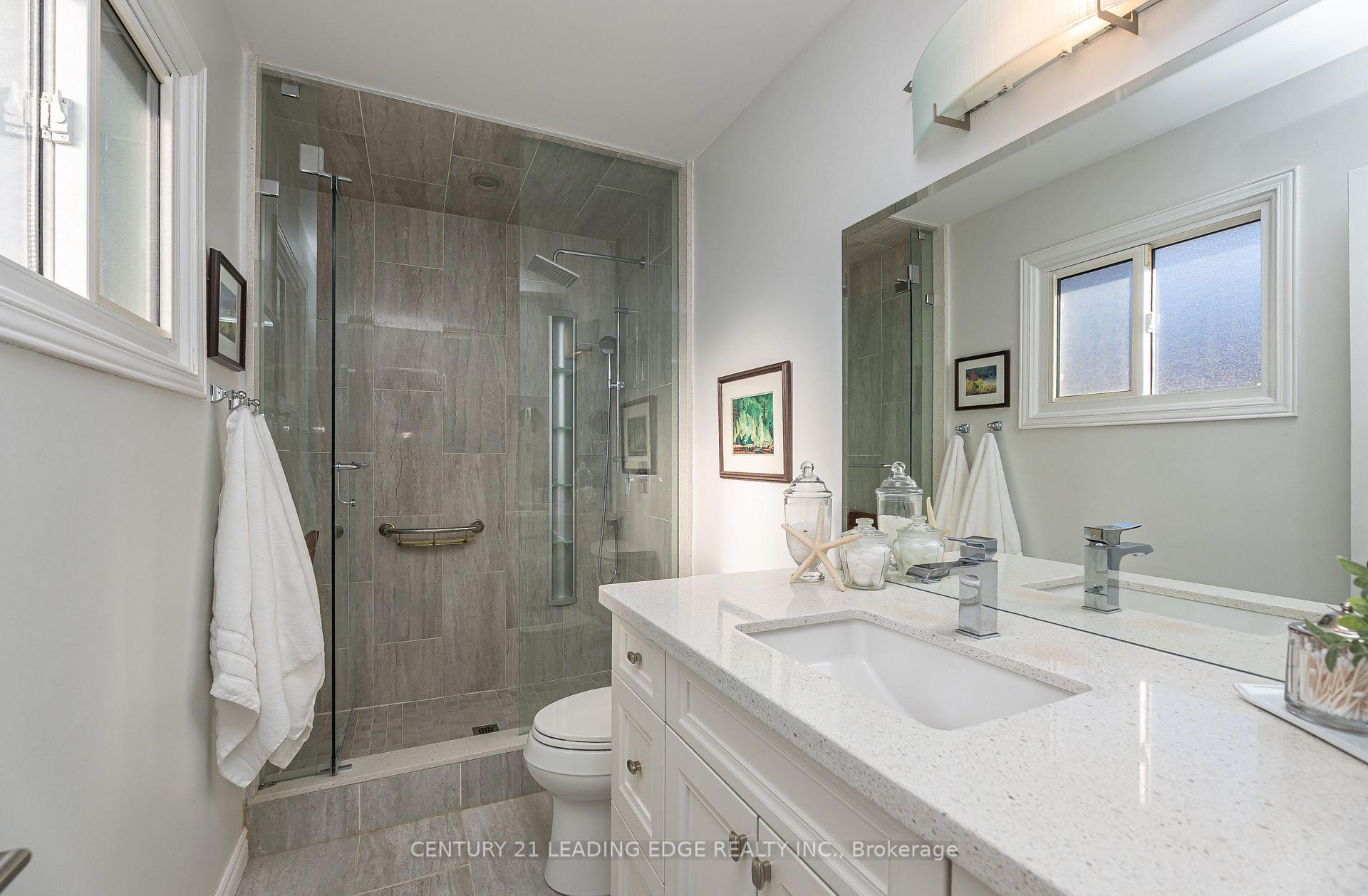 Photo 17 of 126 Tilman Circle, Markham, Markham Village — HOMEH