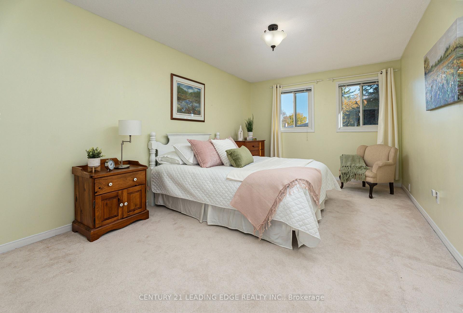 Photo 19 of 126 Tilman Circle, Markham, Markham Village — HOMEH