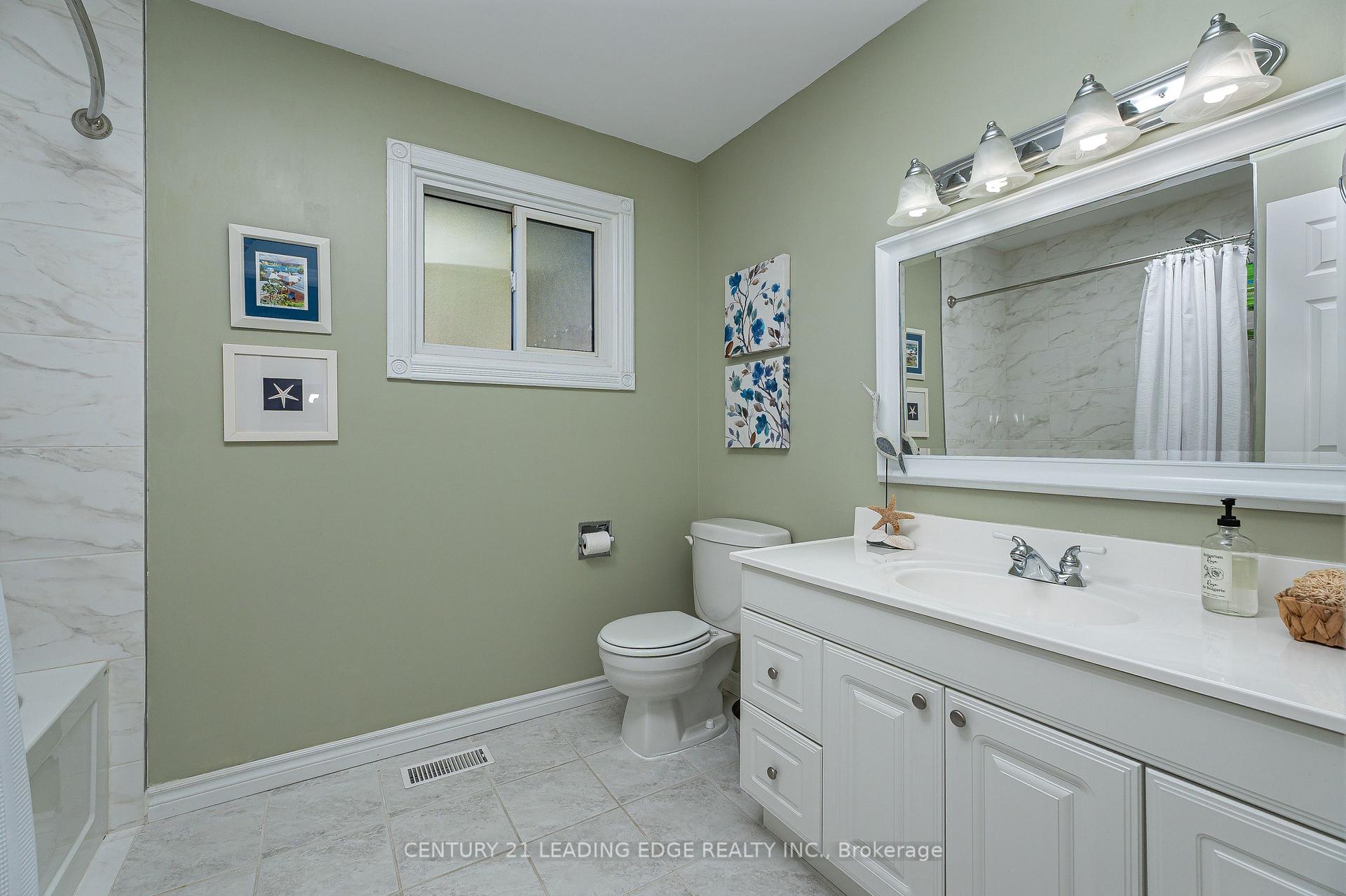Photo 22 of 126 Tilman Circle, Markham, Markham Village — HOMEH
