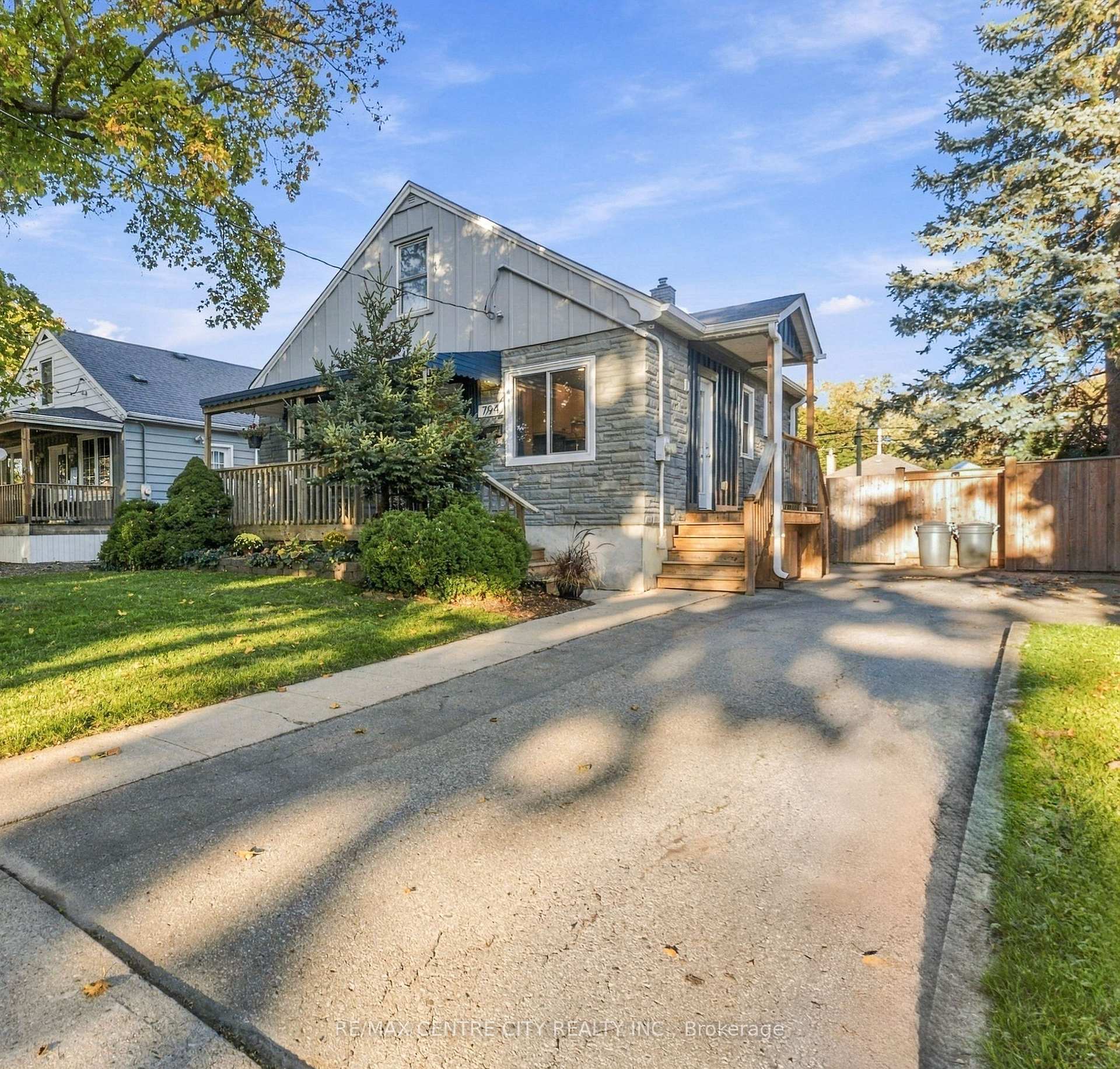 Photo of 794 Strand Street