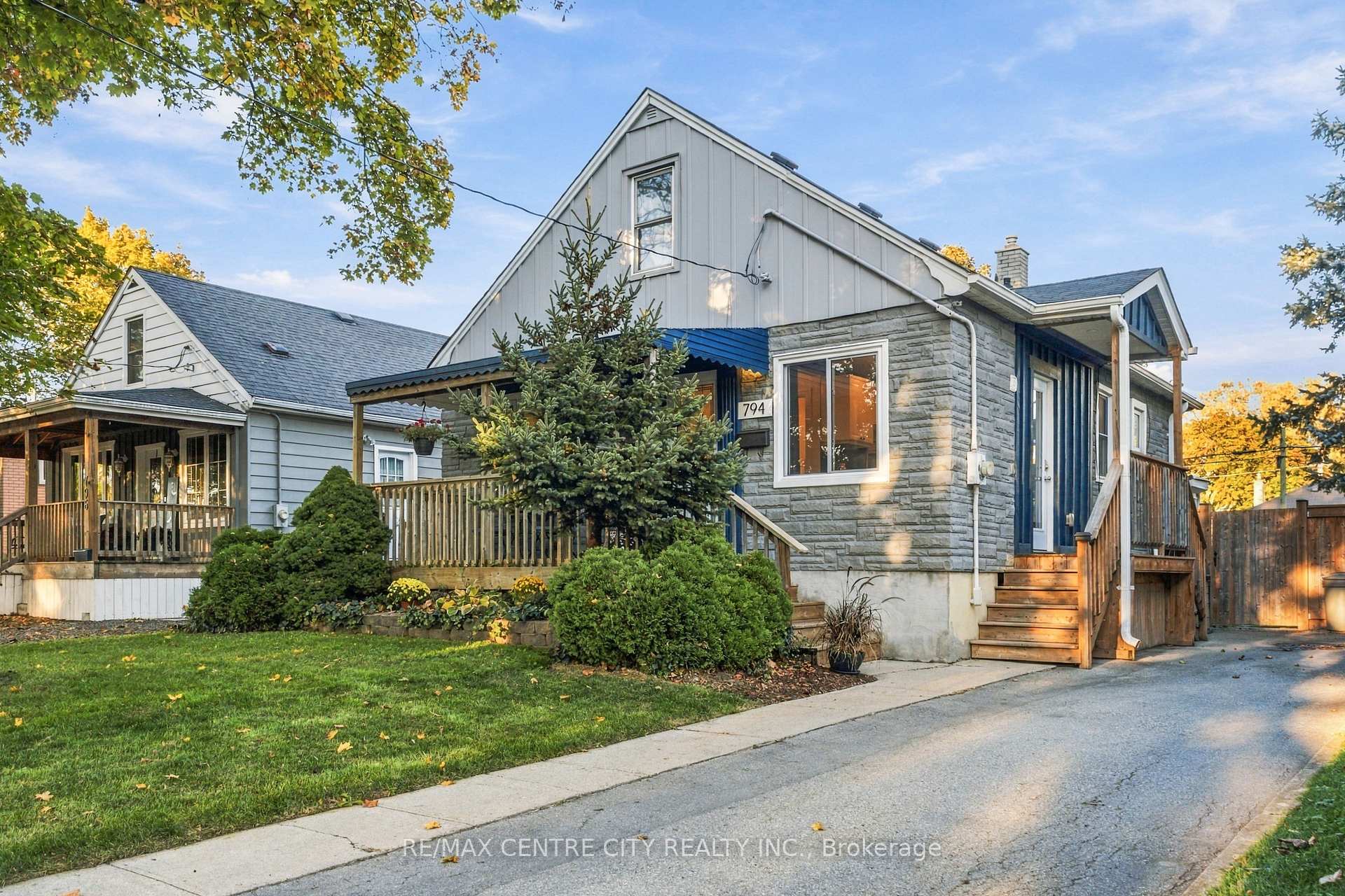 Front of 794 Strand Street