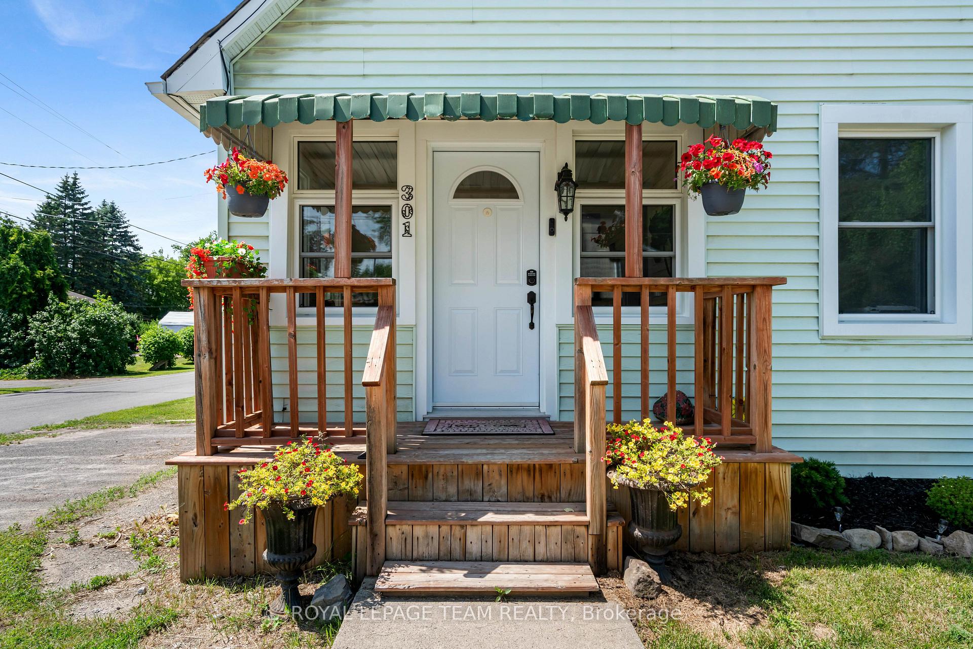 Photo 2 of 301 Oxford Street E, North Grenville, Kemptville — HOMEH