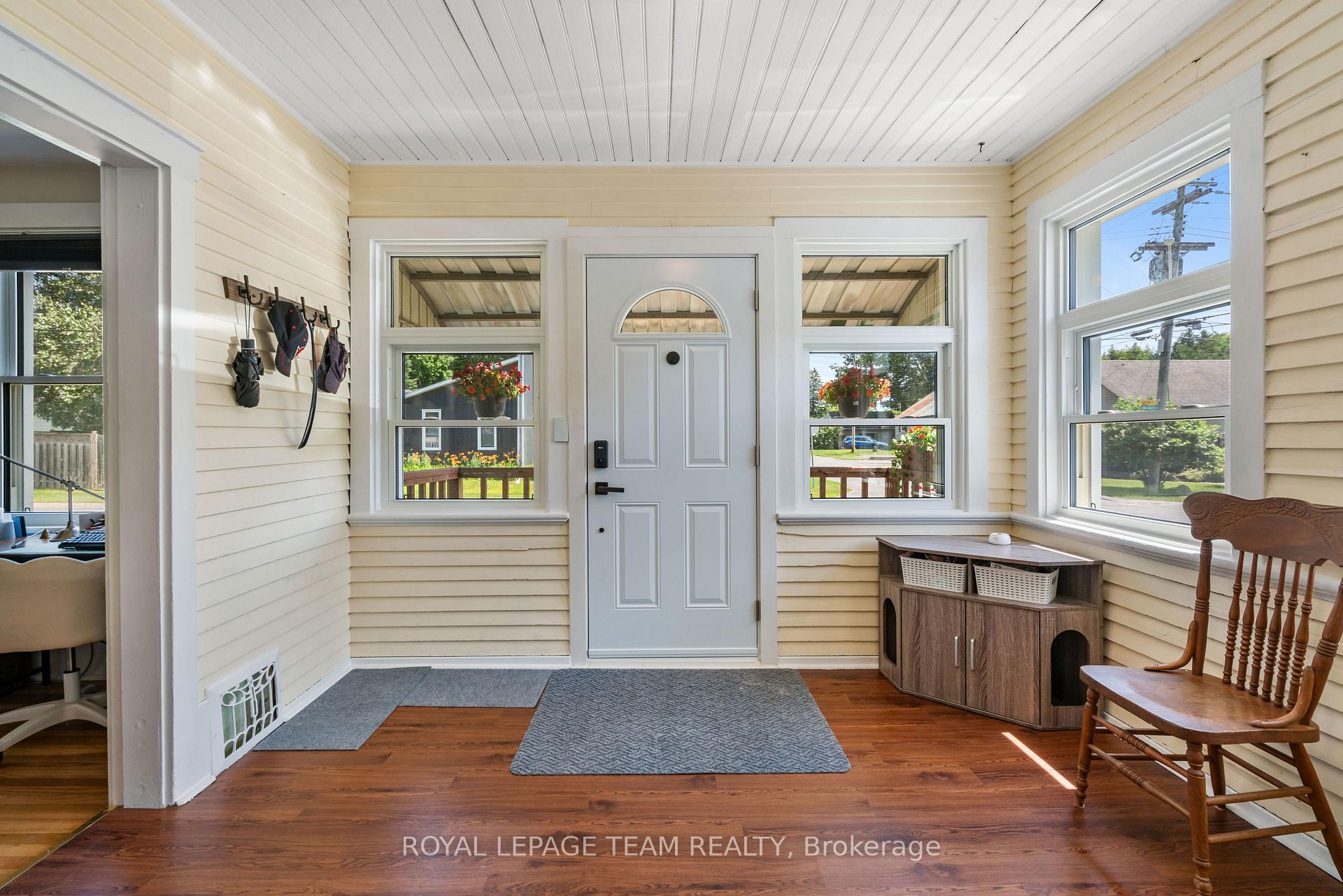 Photo 5 of 301 Oxford Street E, North Grenville, Kemptville — HOMEH