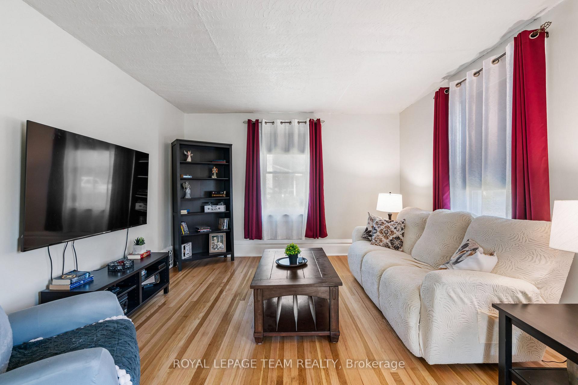 Photo 7 of 301 Oxford Street E, North Grenville, Kemptville — HOMEH