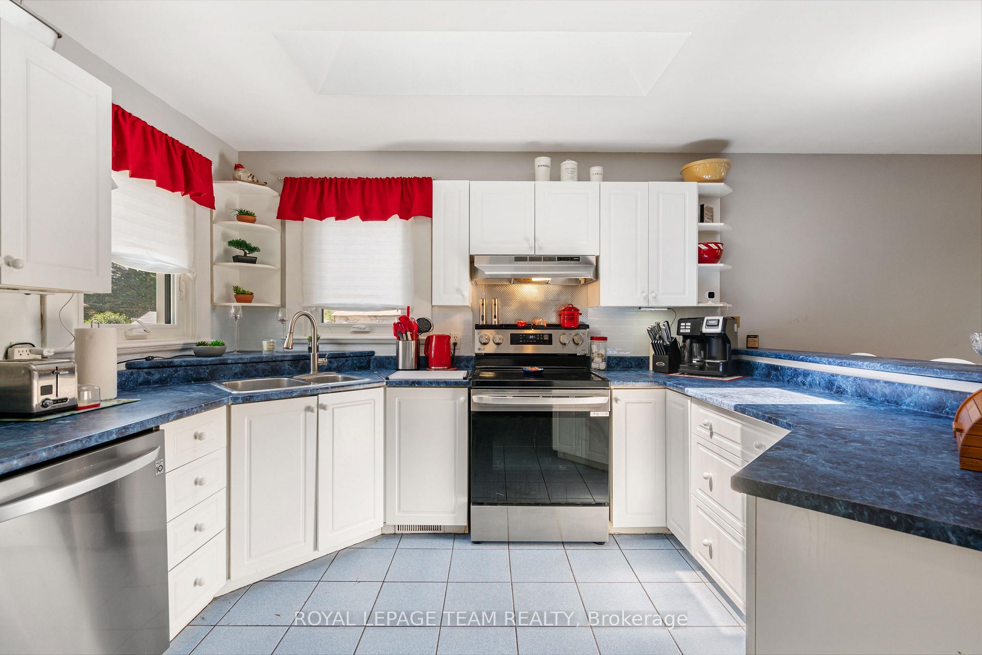 Photo 12 of 301 Oxford Street E, North Grenville, Kemptville — HOMEH