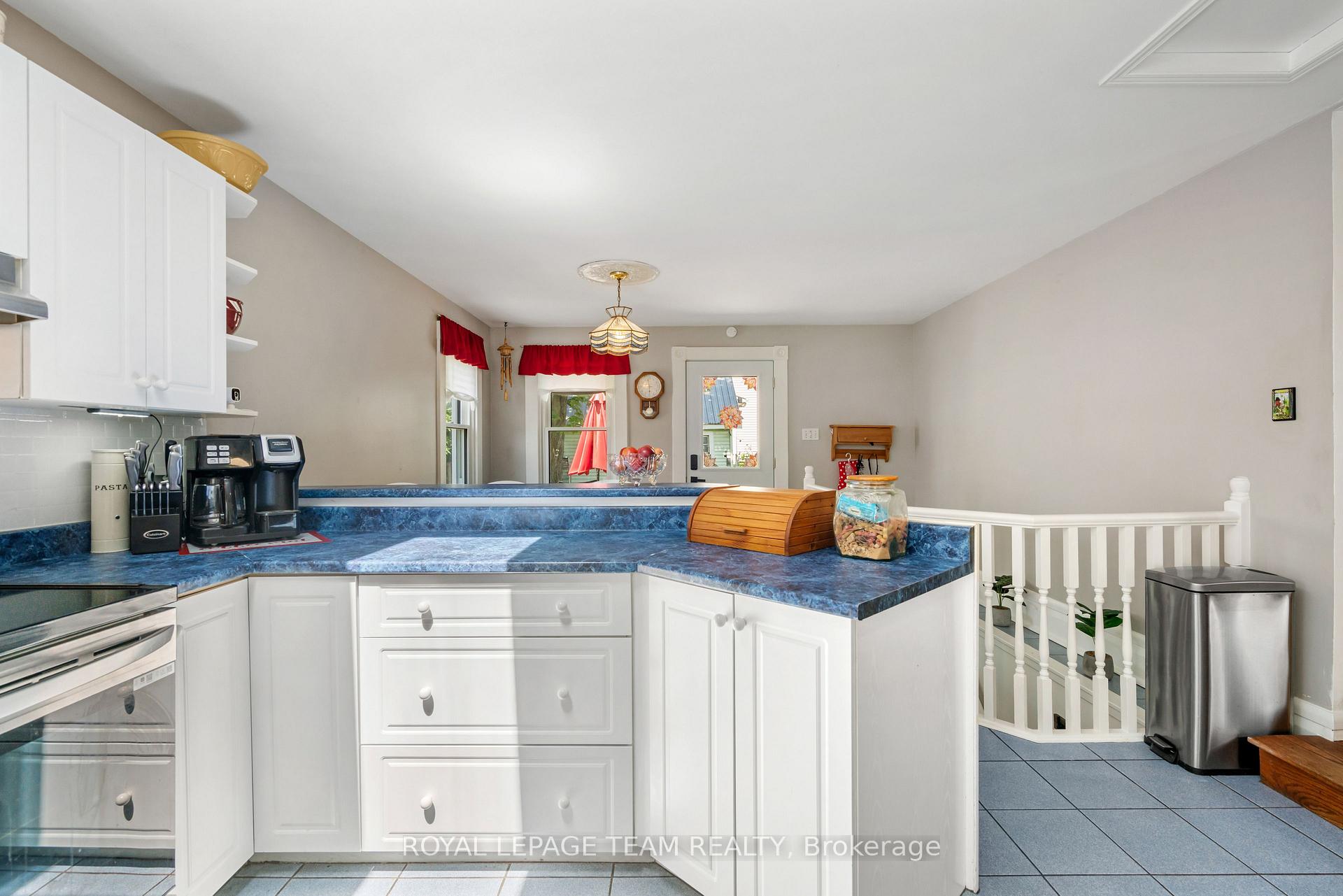 Photo 13 of 301 Oxford Street E, North Grenville, Kemptville — HOMEH