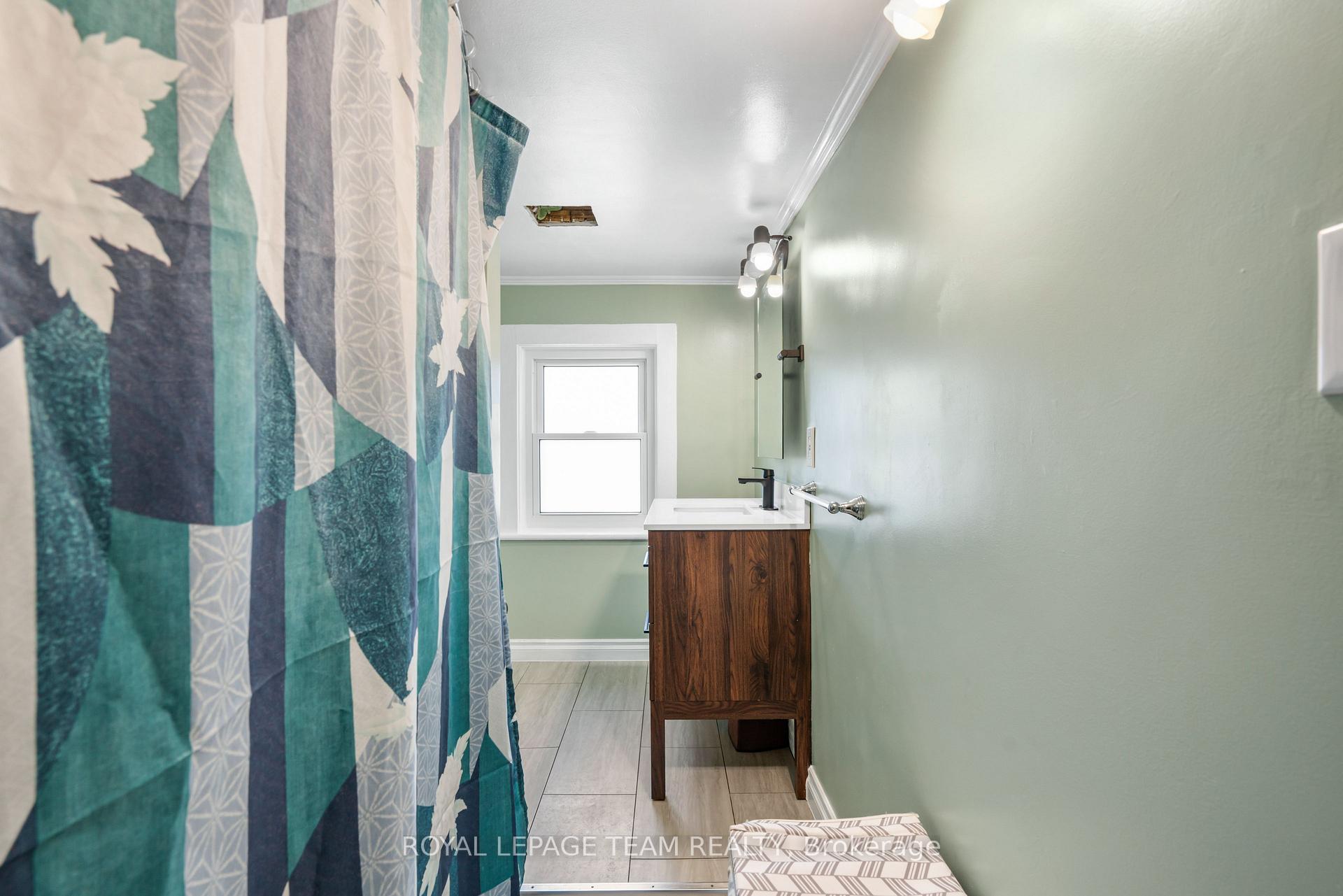 Photo 24 of 301 Oxford Street E, North Grenville, Kemptville — HOMEH