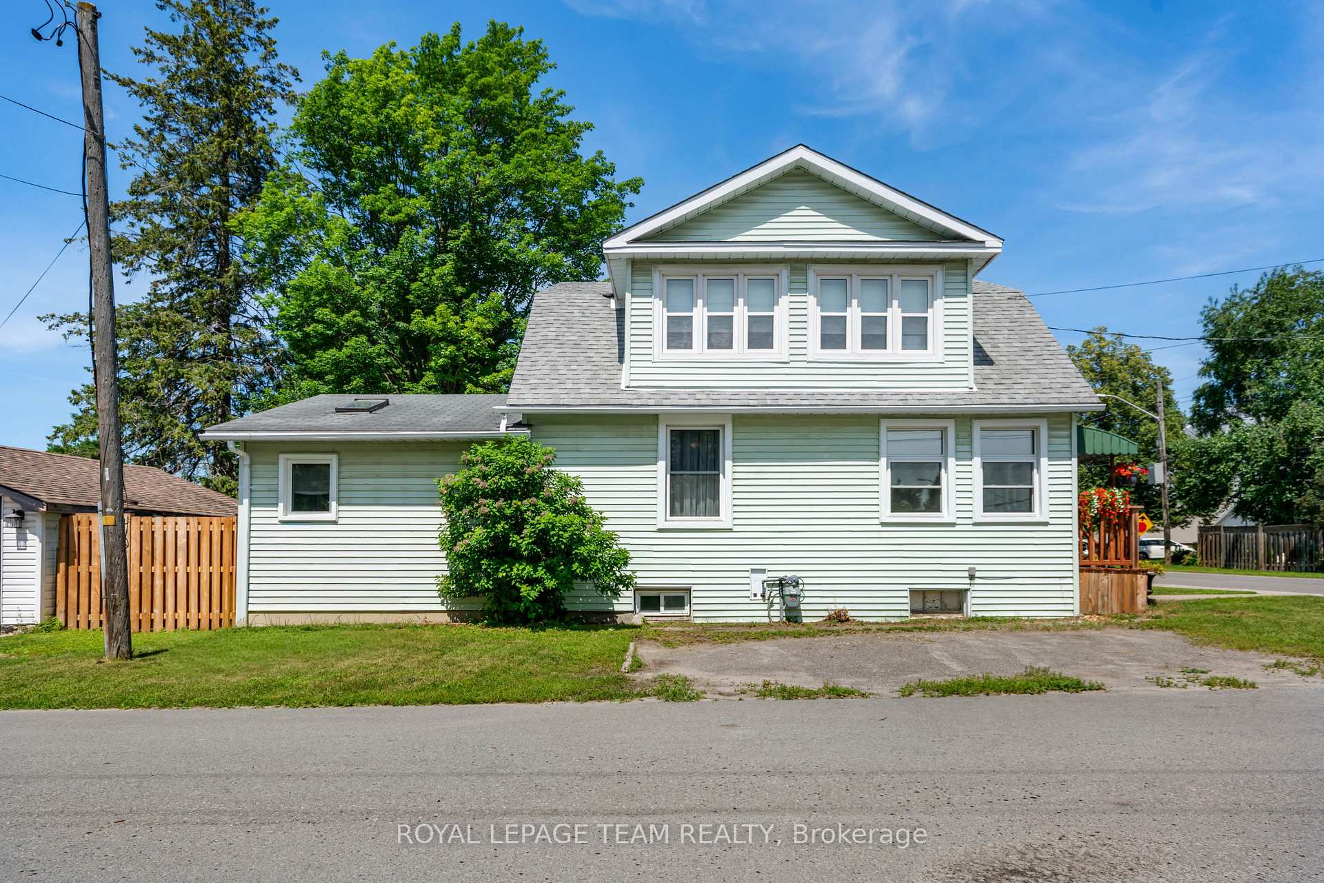 Photo 33 of 301 Oxford Street E, North Grenville, Kemptville — HOMEH
