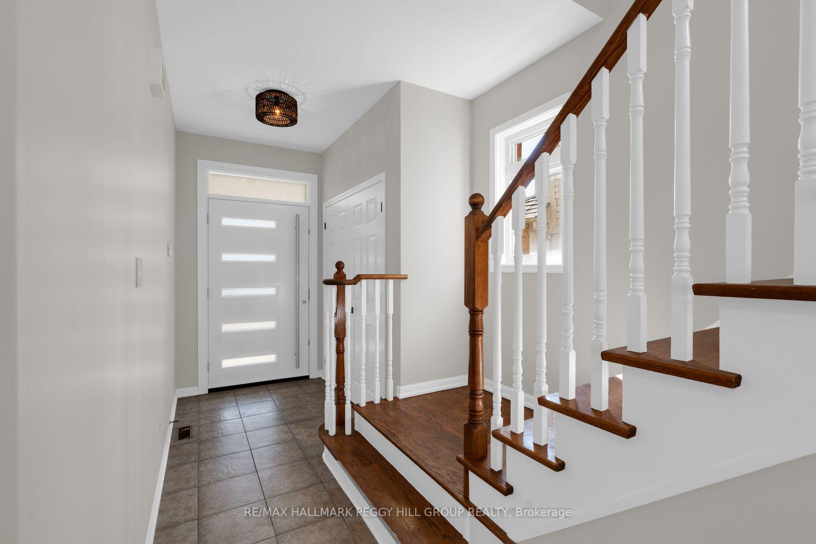 Photo 4 of 80 Monarchy Street, Barrie, Innis-Shore — HOMEH