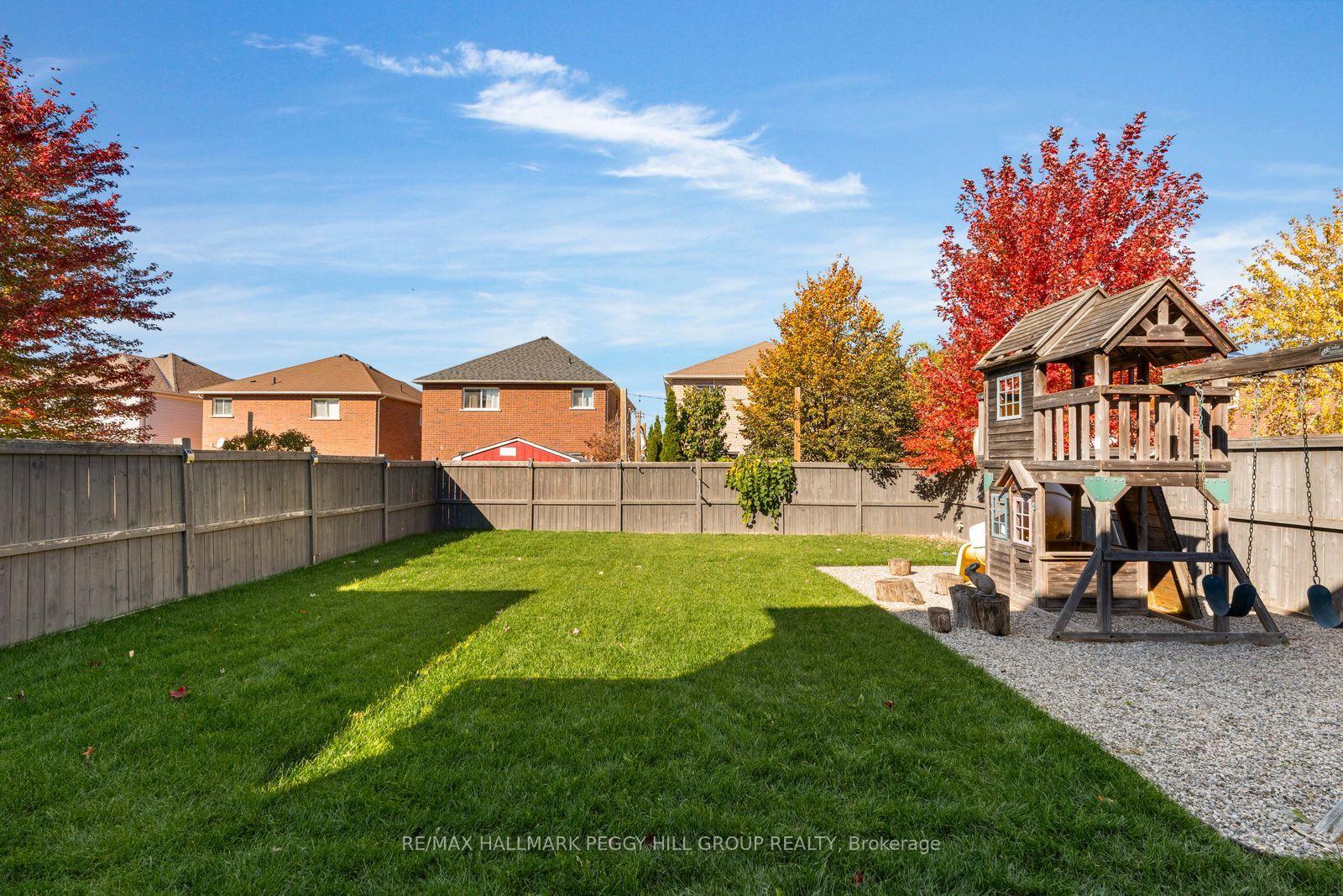 Photo 19 of 80 Monarchy Street, Barrie, Innis-Shore — HOMEH