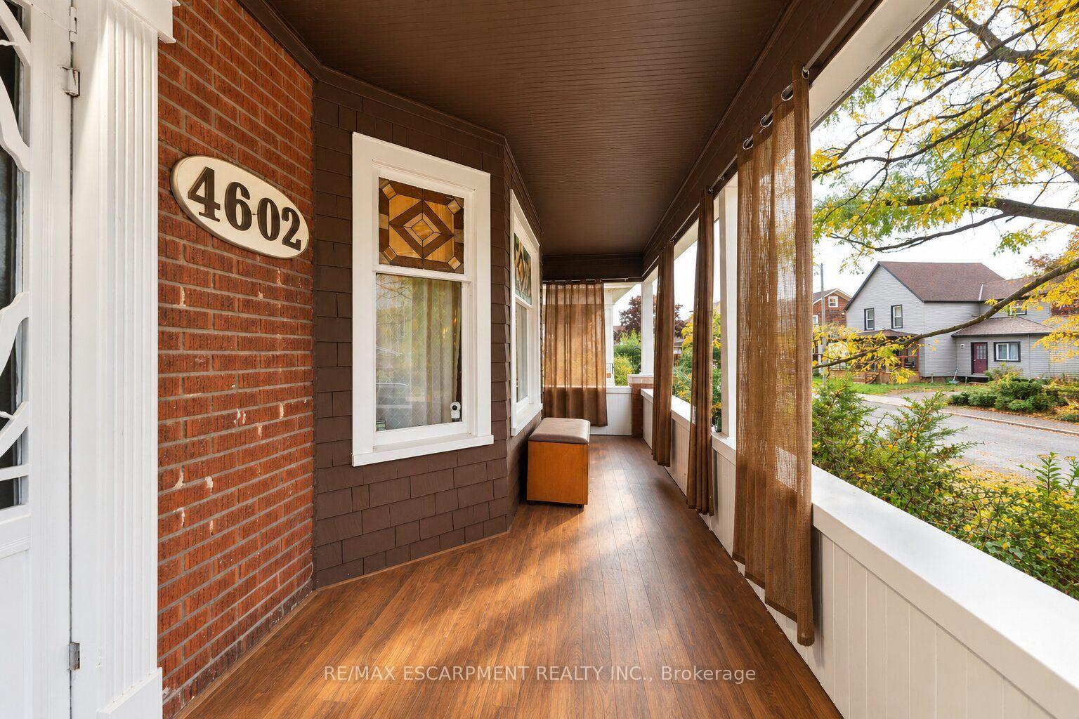 Photo 2 of 4602 Ryerson Crescent, Niagara Falls, Downtown — HOMEH