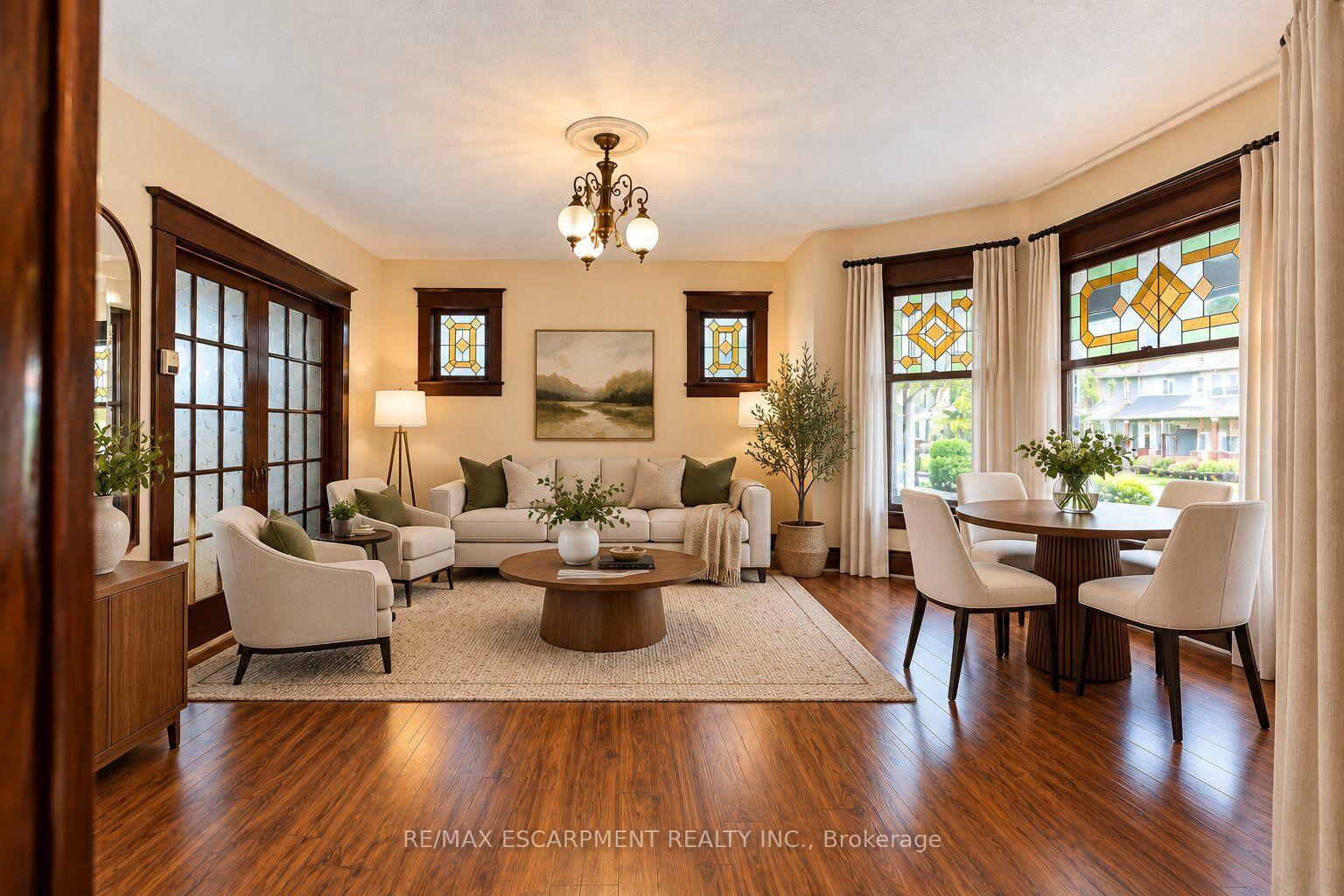 Photo 5 of 4602 Ryerson Crescent, Niagara Falls, Downtown — HOMEH
