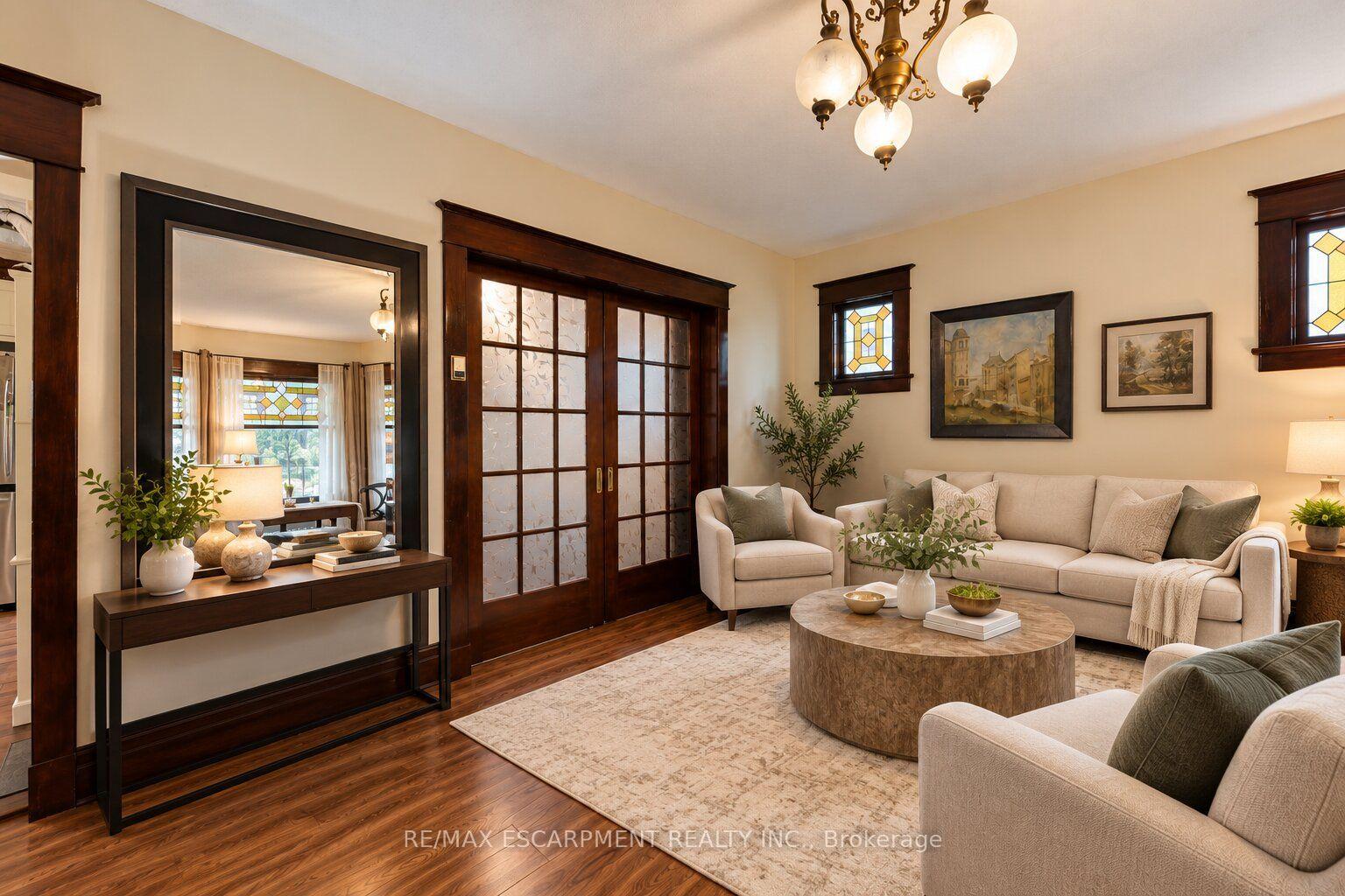 Photo 6 of 4602 Ryerson Crescent, Niagara Falls, Downtown — HOMEH