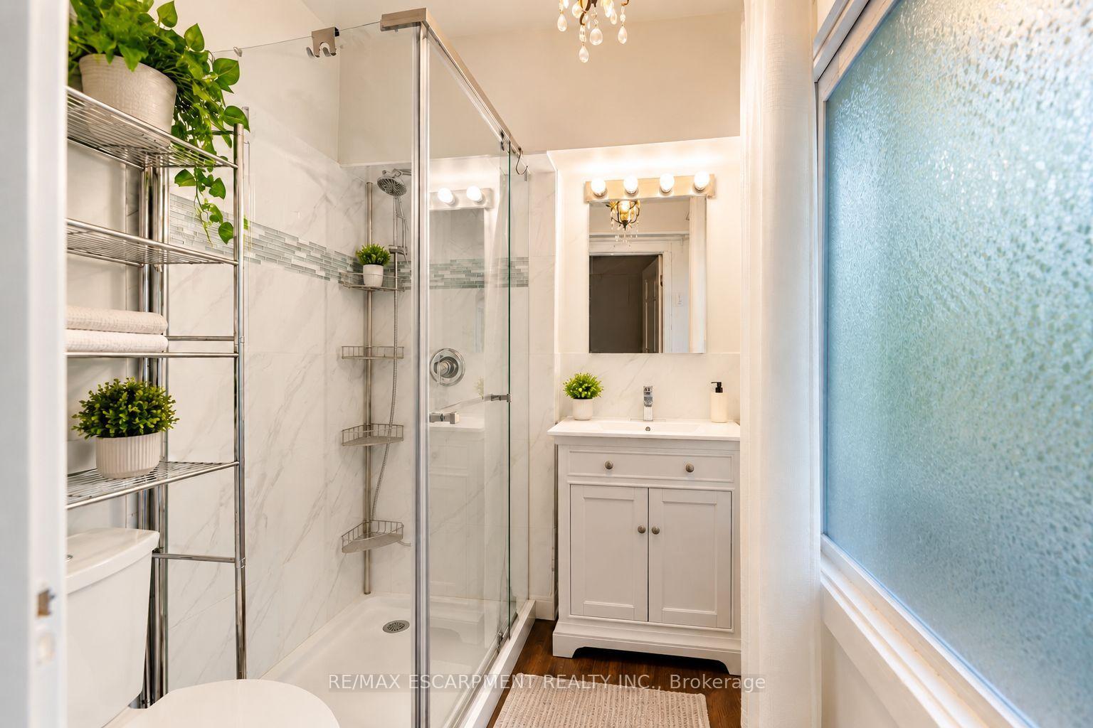 Photo 8 of 4602 Ryerson Crescent, Niagara Falls, Downtown — HOMEH