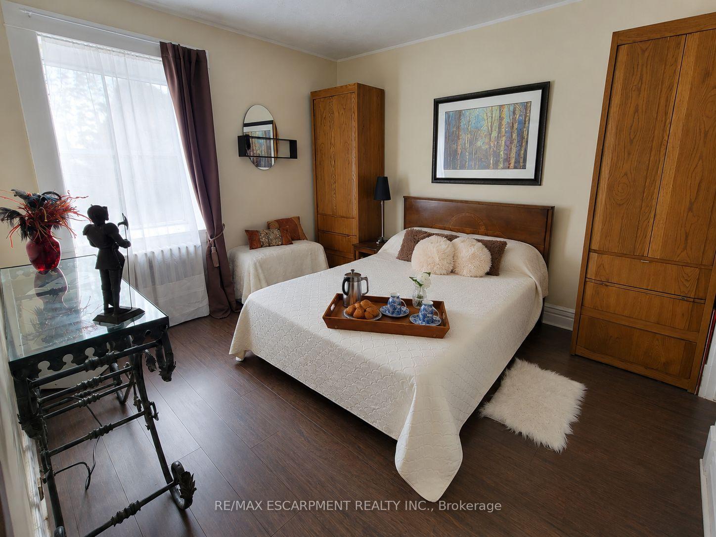 Photo 11 of 4602 Ryerson Crescent, Niagara Falls, Downtown — HOMEH