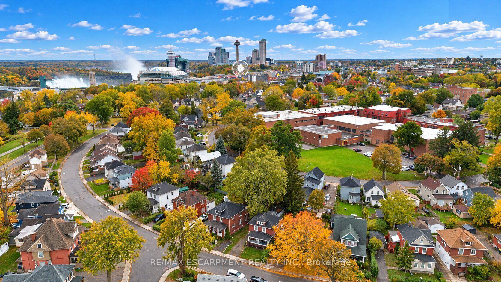 Photo 18 of 4602 Ryerson Crescent, Niagara Falls, Downtown — HOMEH