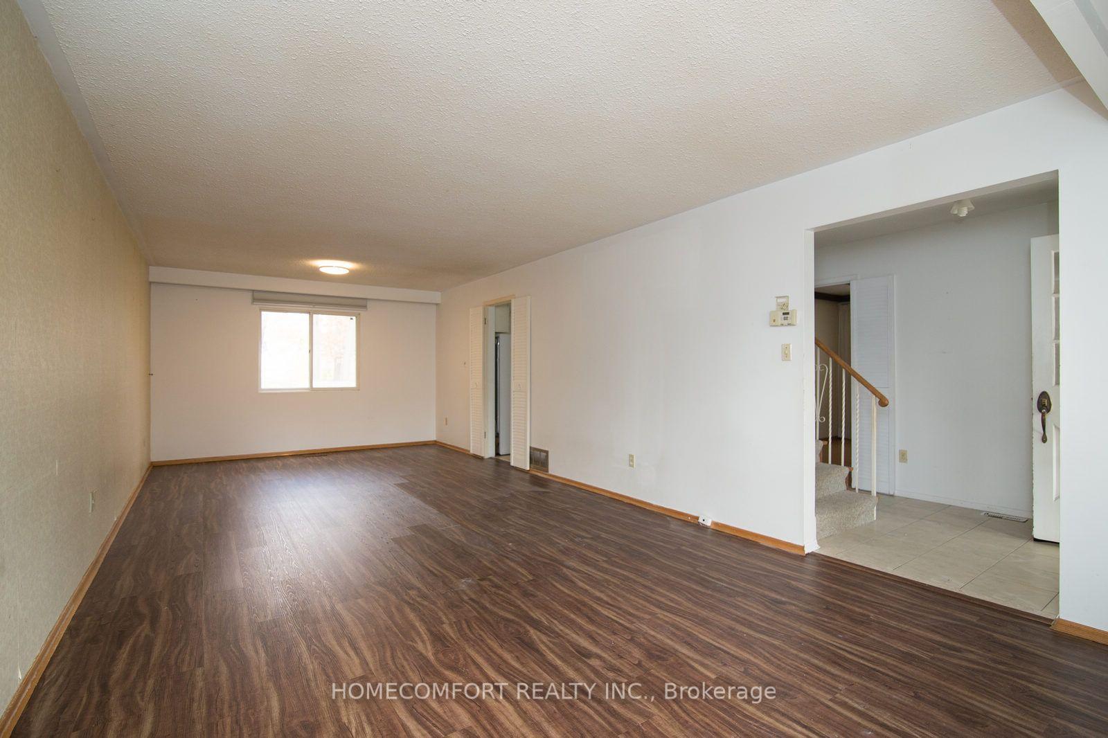 Photo 6 of 42 Pinemeadow Boulevard, Scarborough, L'Amoreaux — HOMEH