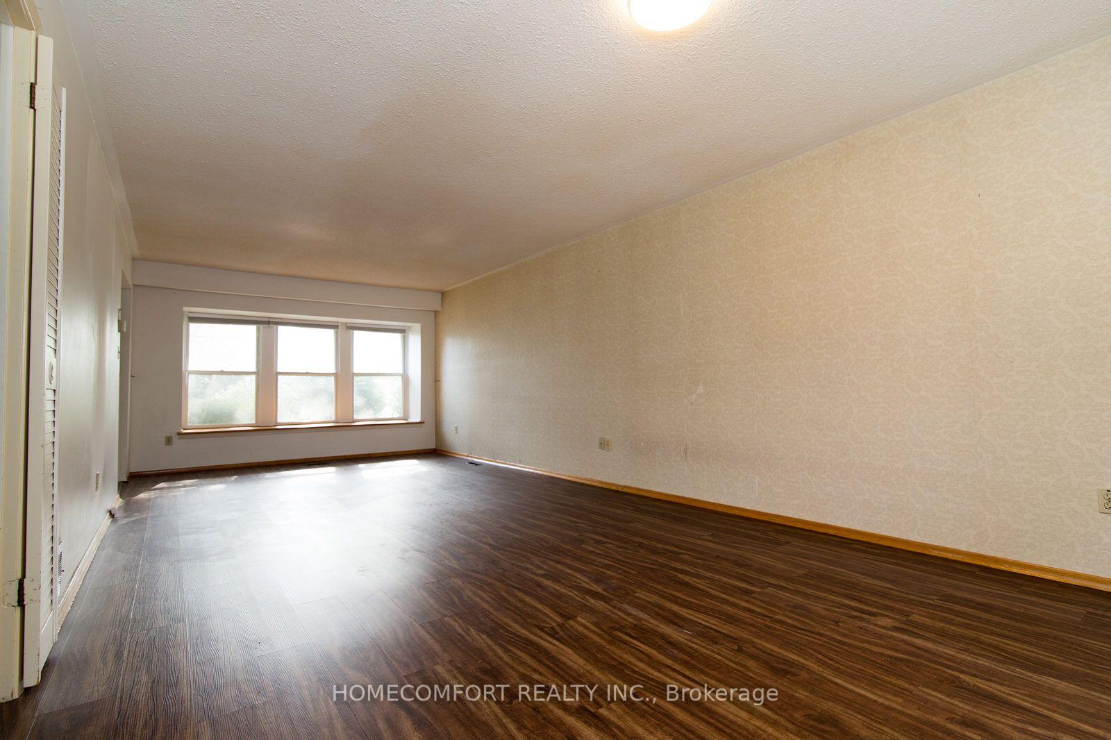 Photo 8 of 42 Pinemeadow Boulevard, Scarborough, L'Amoreaux — HOMEH